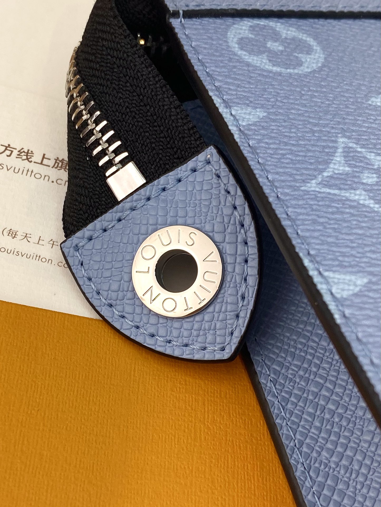  升级版本⚠️M14011 天空蓝！ 此款由全新标志性蓝Monogram Eclipse帆布裁制而成，此