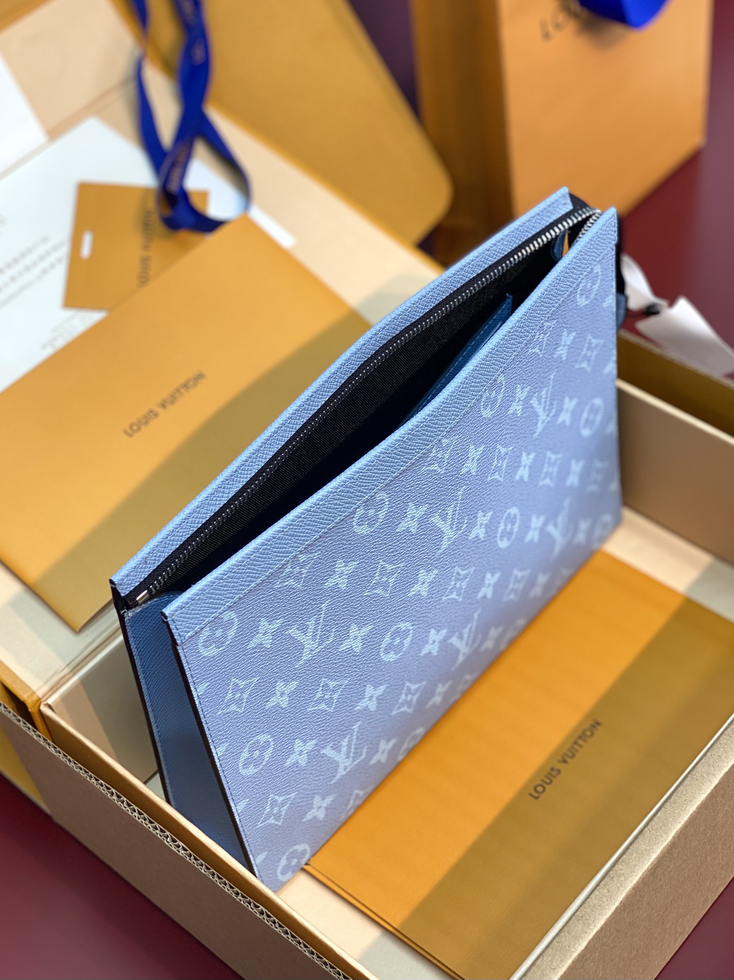  升级版本⚠️M14011 天空蓝！ 此款由全新标志性蓝Monogram Eclipse帆布裁制而成，此
