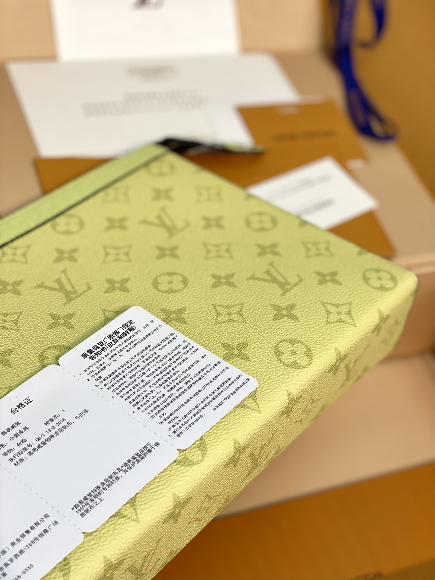  升级版本⚠️M14011 天空黄！ 此款由全新标志性蓝Monogram Eclipse帆布裁制而成，此