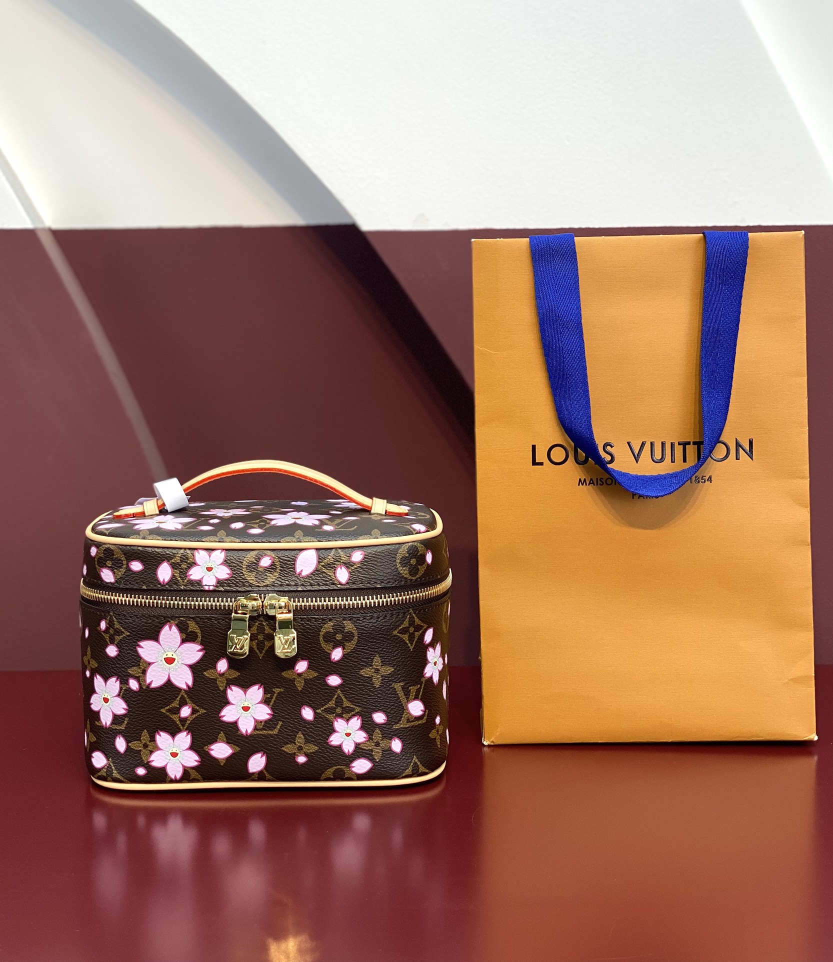  M14181当季新款
LV x TM NICE 迷你化妆包
本款 Nice 迷你化妆包取材 Monog