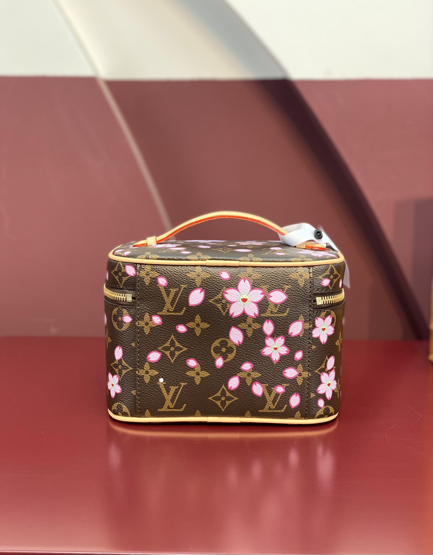  M14181当季新款
LV x TM NICE 迷你化妆包
本款 Nice 迷你化妆包取材 Monog