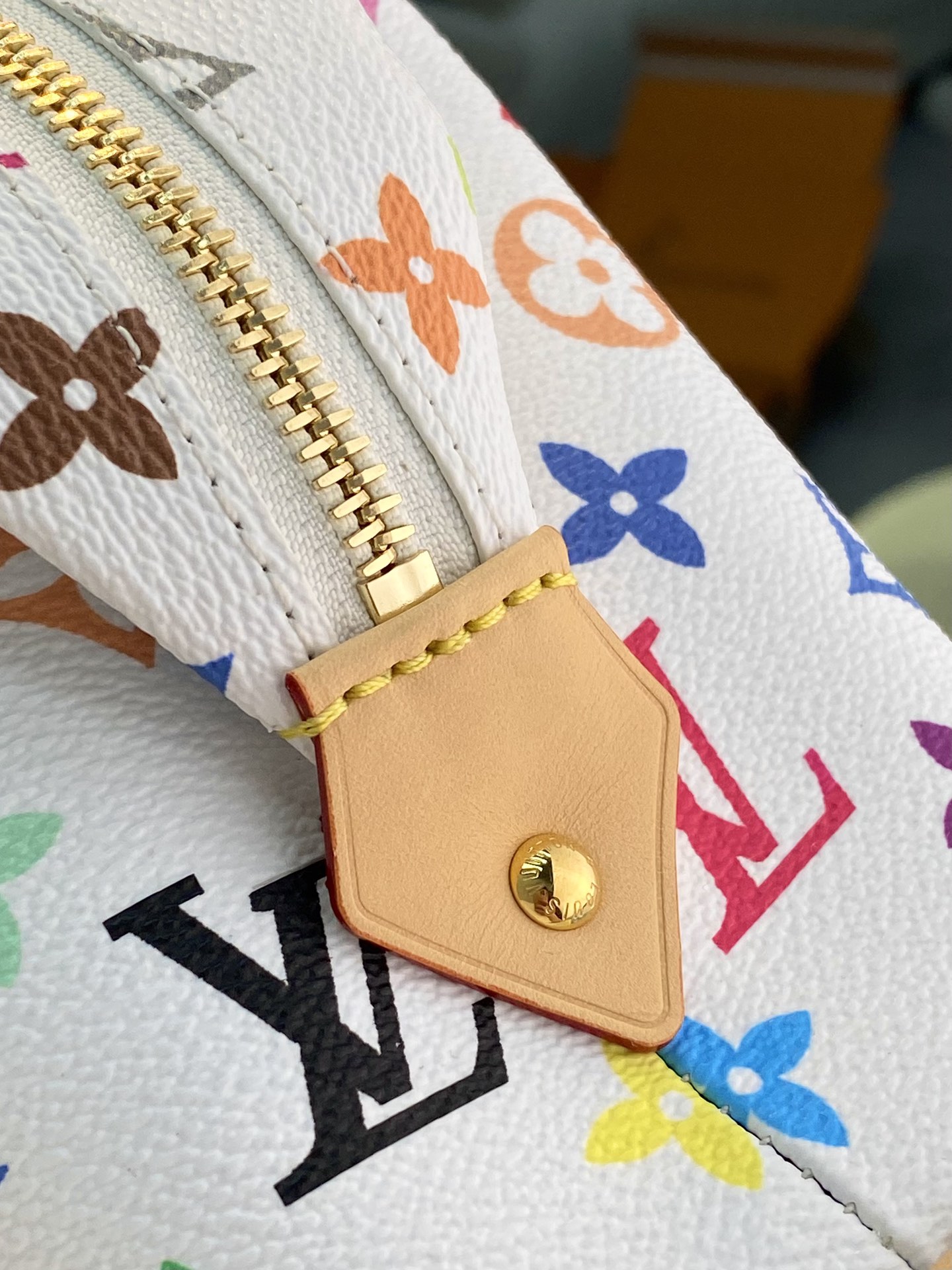  M13743 白彩！(村上隆) POCHETTE COSMÉTIQUE 大号化妆包 
本款 Poche