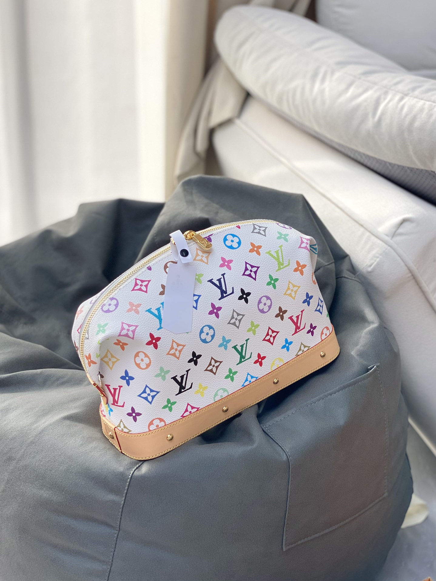  M13743 白彩！(村上隆) POCHETTE COSMÉTIQUE 大号化妆包 
本款 Poche