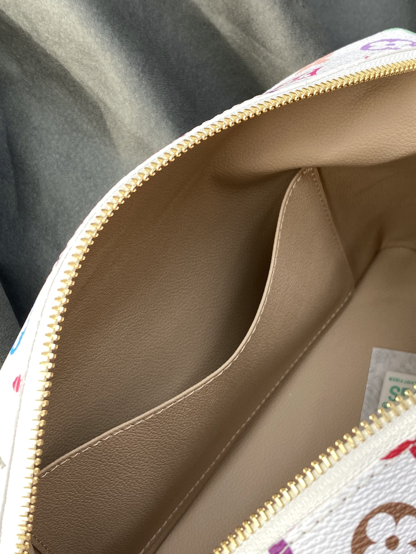  M13743 白彩！(村上隆) POCHETTE COSMÉTIQUE 大号化妆包 
本款 Poche