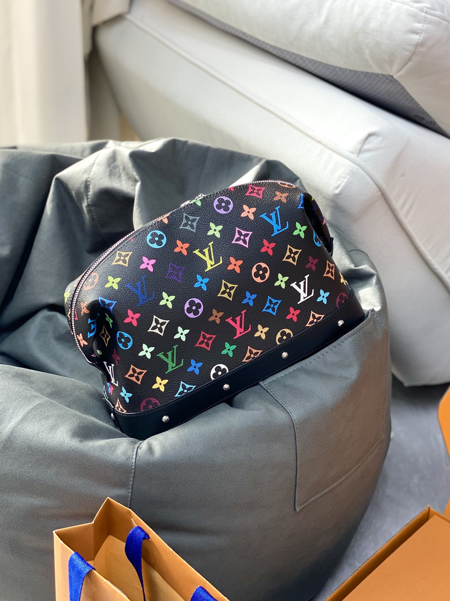  M13743 黑彩！(村上隆) POCHETTE COSMÉTIQUE 大号化妆包 
本款 Poche