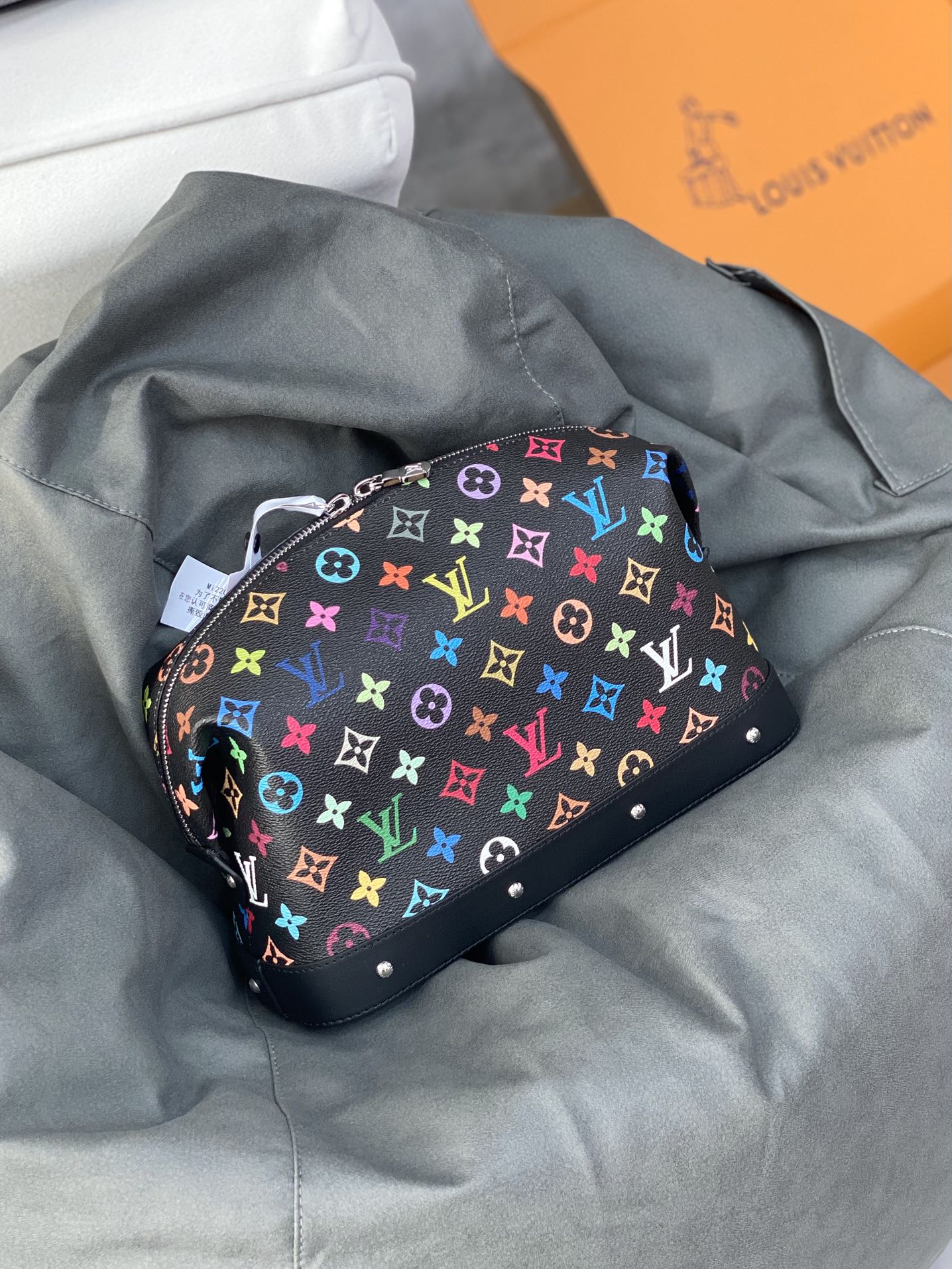  M13743 黑彩！(村上隆) POCHETTE COSMÉTIQUE 大号化妆包 
本款 Poche