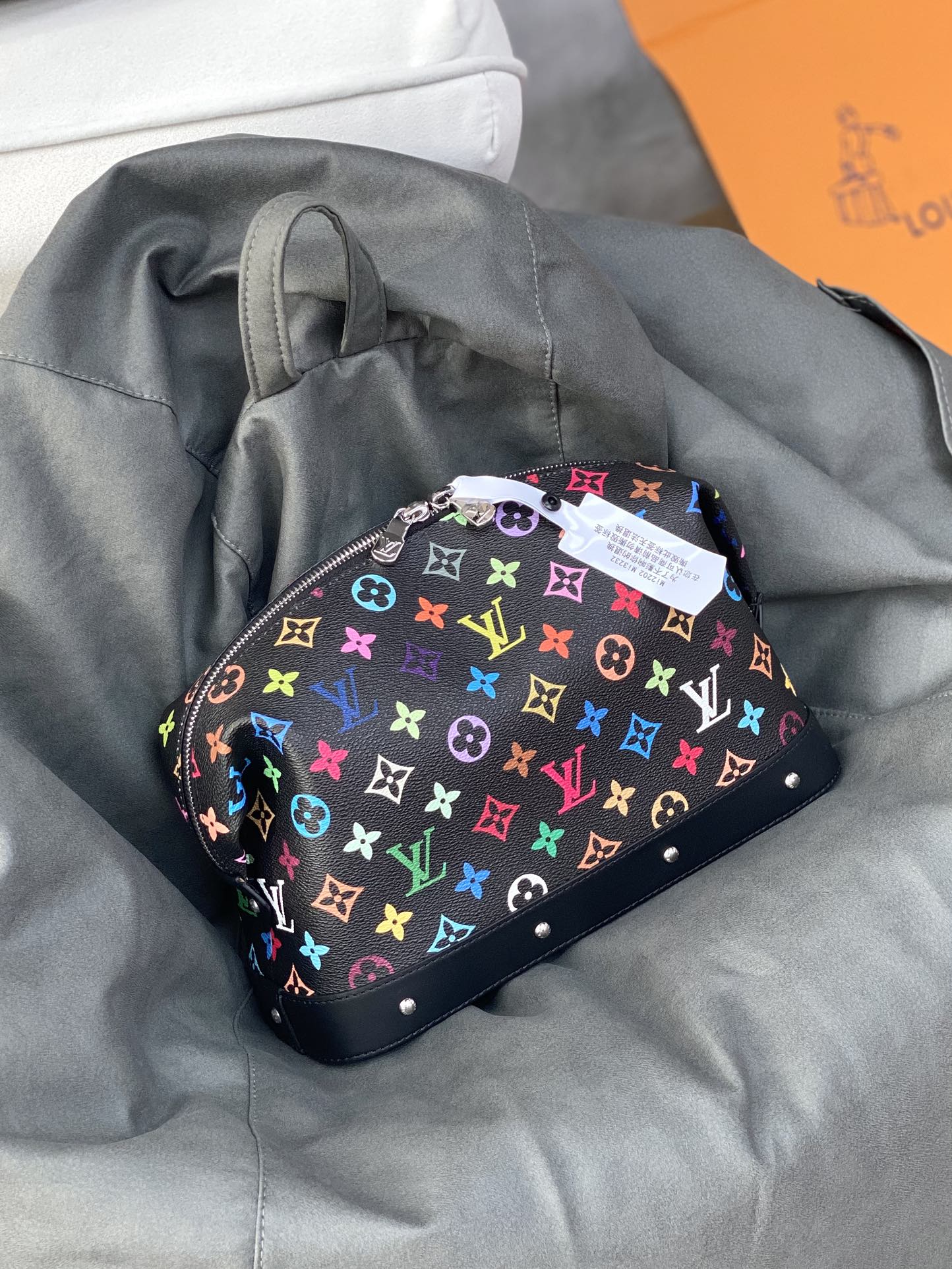  M13743 黑彩！(村上隆) POCHETTE COSMÉTIQUE 大号化妆包 
本款 Poche