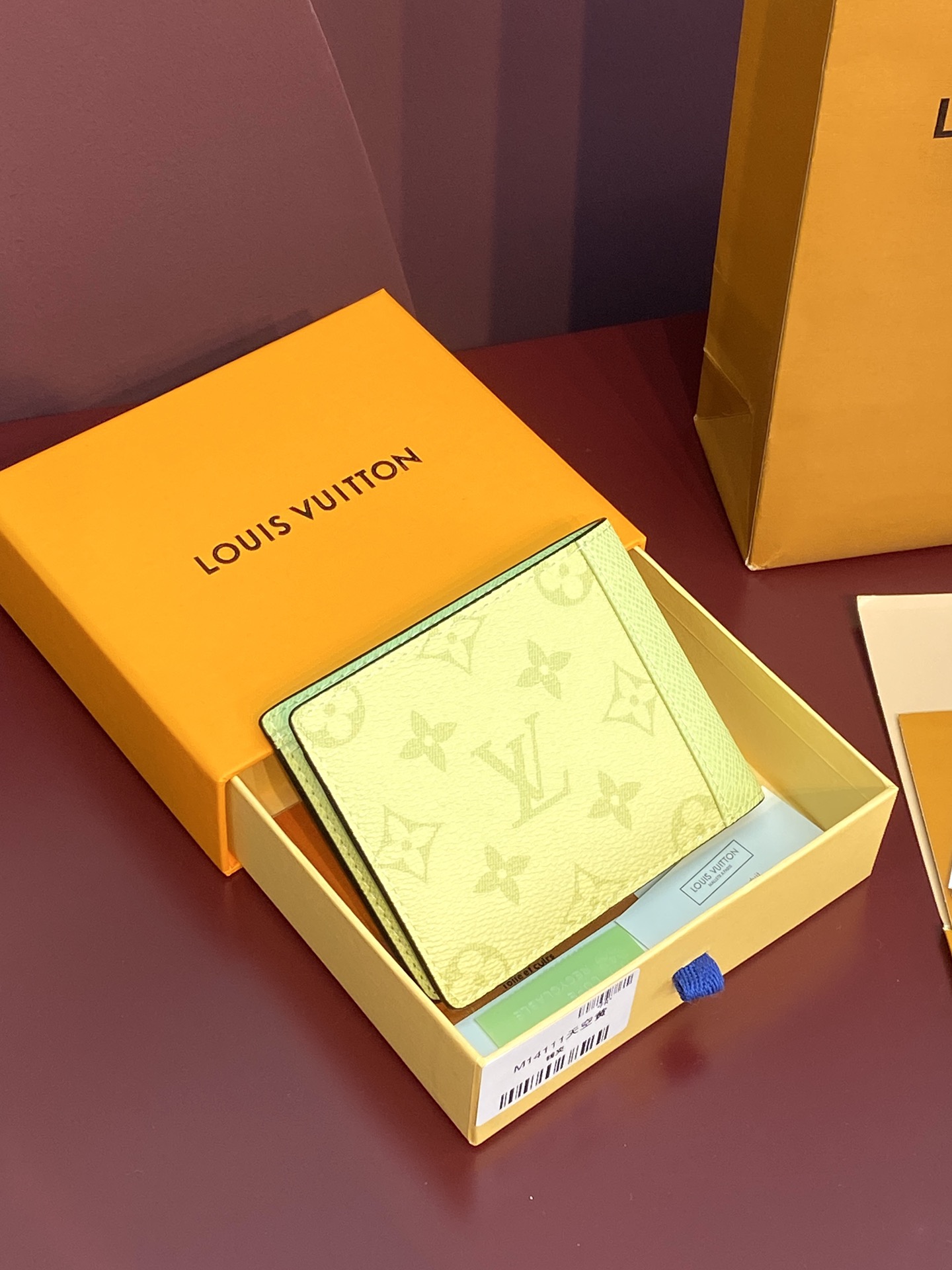  M14111 天空黄！短夹、MUL TIPLE 此款钱夹Louis Vuitton HHI！ 系列设计