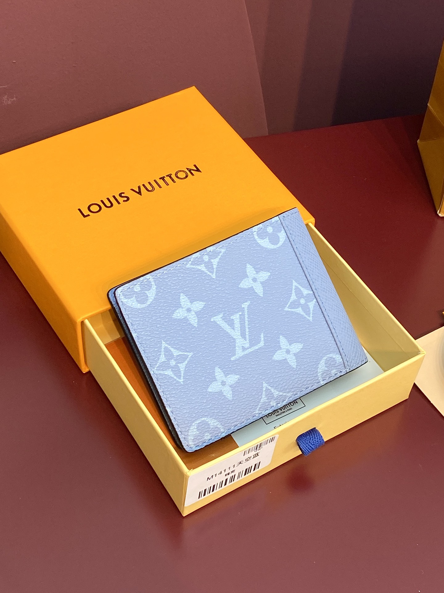  M14111 天空蓝！短夹、MUL TIPLE 此款钱夹Louis Vuitton HHI！ 系列设计