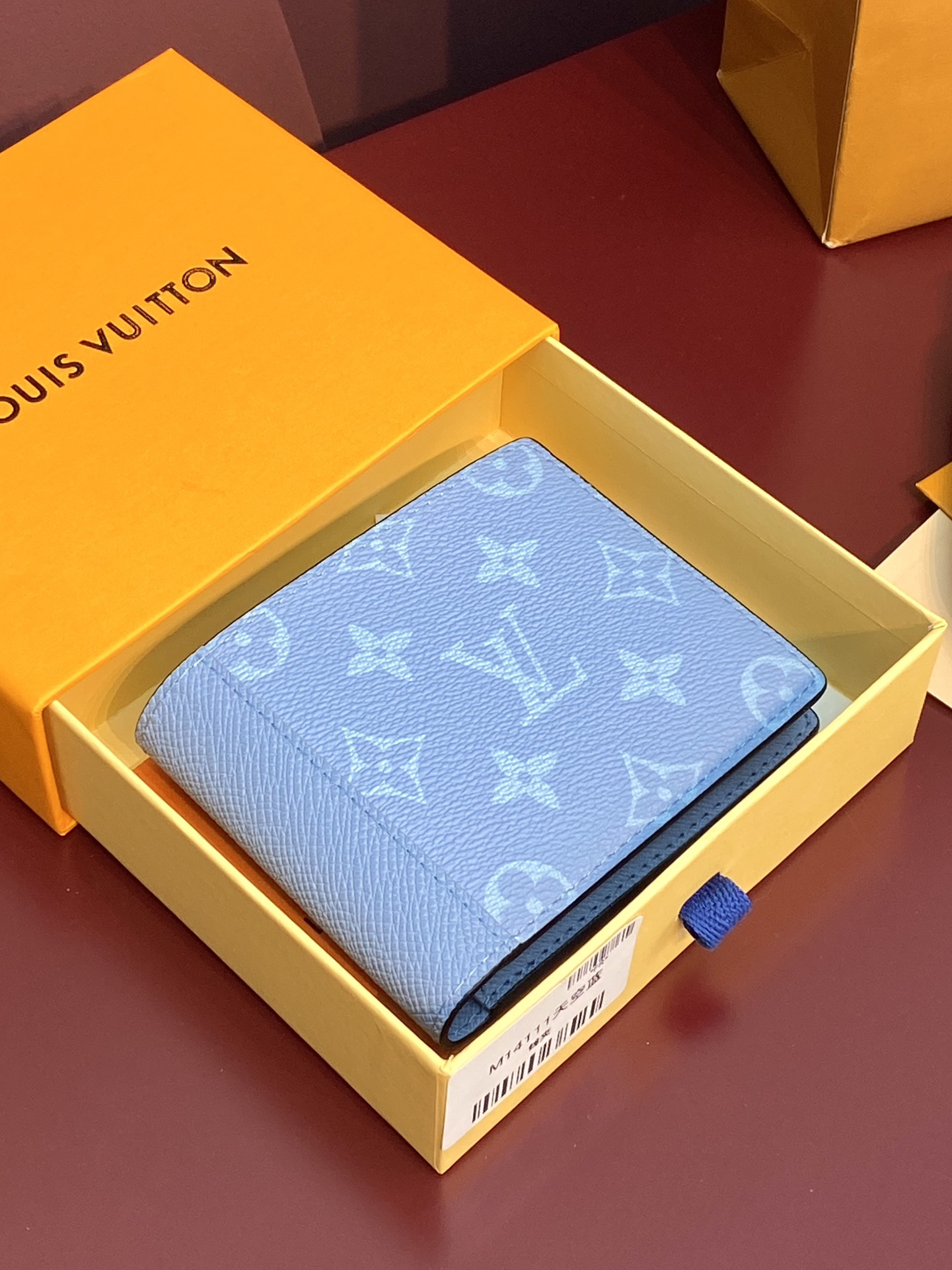 M14111 天空蓝！短夹、MUL TIPLE 此款钱夹Louis Vuitton HHI！ 系列设计