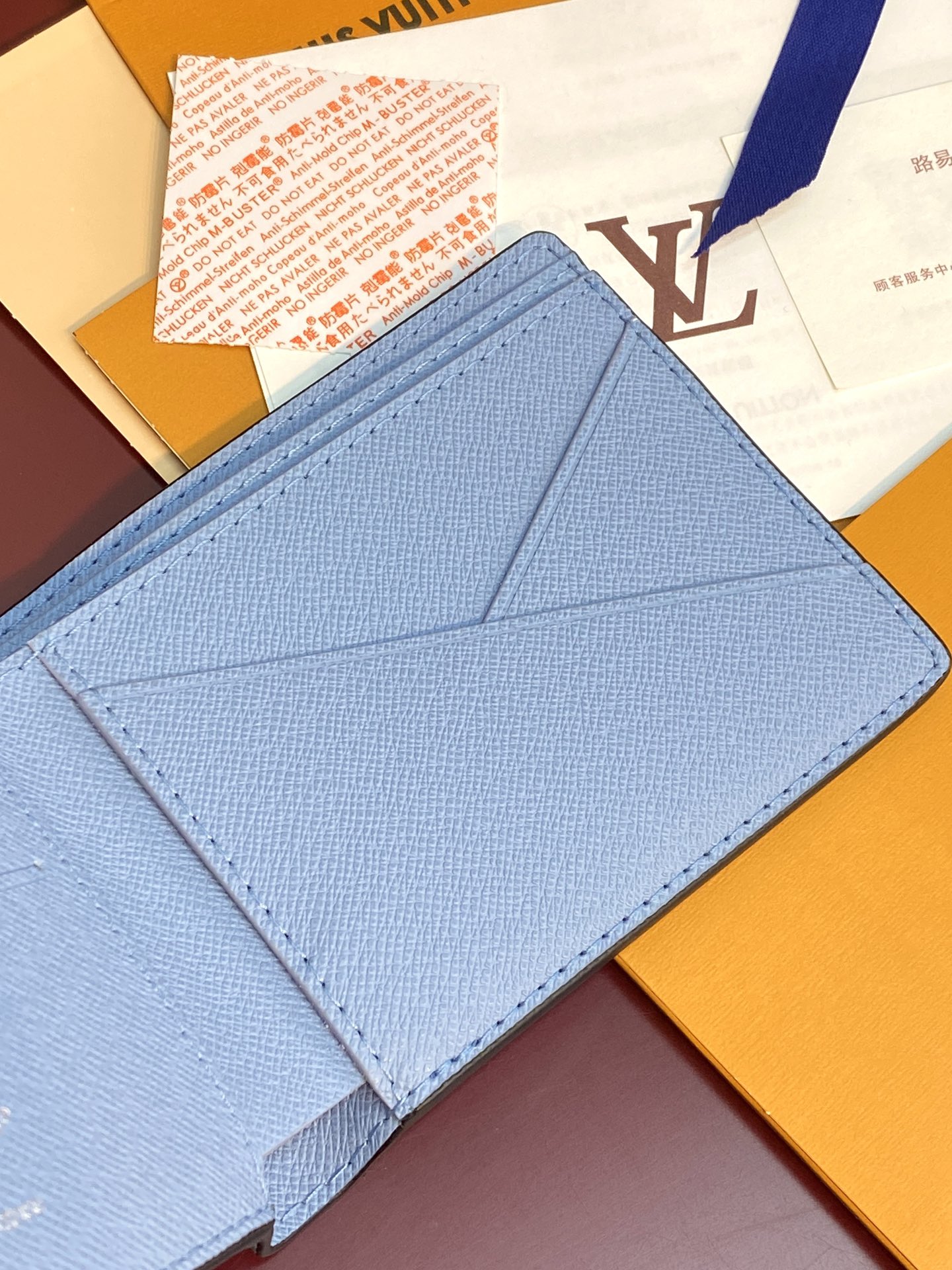  M14111 天空蓝！短夹、MUL TIPLE 此款钱夹Louis Vuitton HHI！ 系列设计