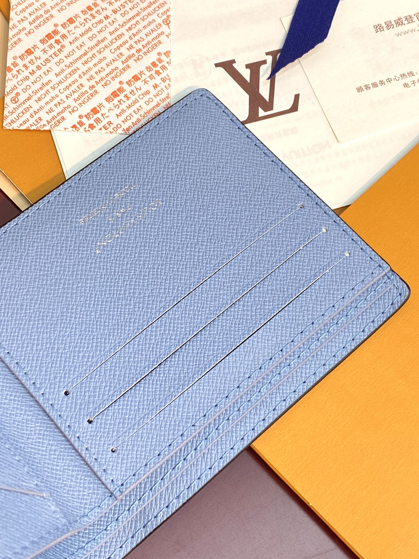 M14111 天空蓝！短夹、MUL TIPLE 此款钱夹Louis Vuitton HHI！ 系列设计