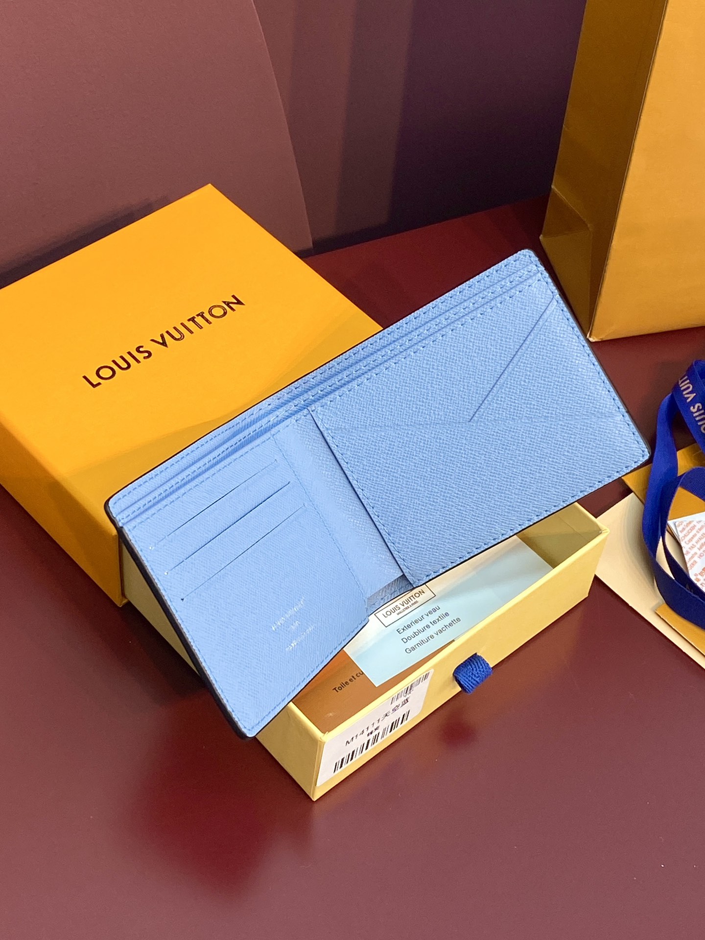  M14111 天空蓝！短夹、MUL TIPLE 此款钱夹Louis Vuitton HHI！ 系列设计