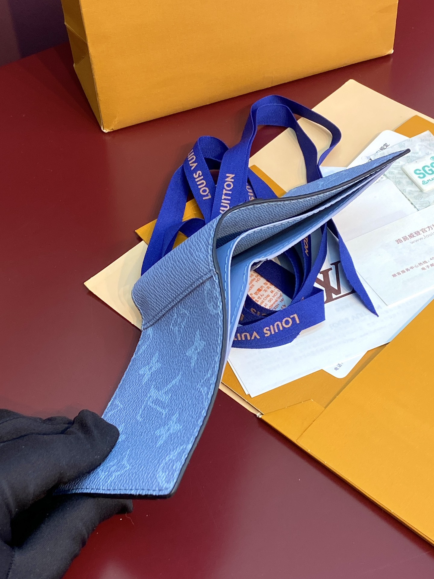  M14111 天空蓝！短夹、MUL TIPLE 此款钱夹Louis Vuitton HHI！ 系列设计