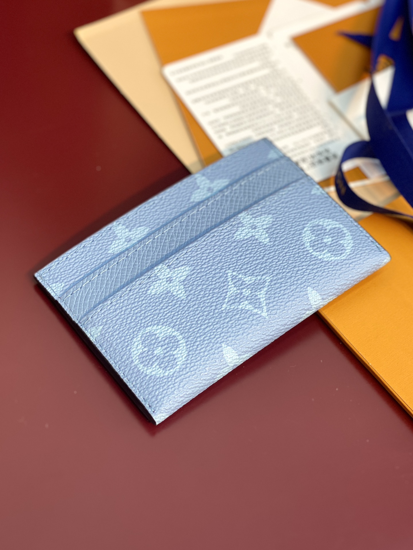  M14119 天空蓝！此款采用全新Monogram Eclipse涂层帆布材质的卡片夹风格靓丽而时髦，