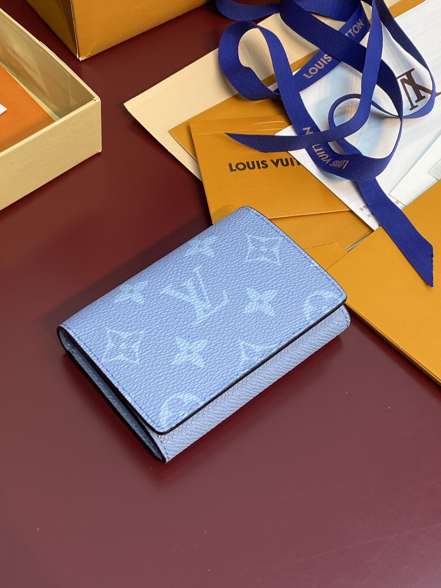  M14118 天空蓝！ENVELOPPE CARTE DE VISITE 名片夹、采用Damier G