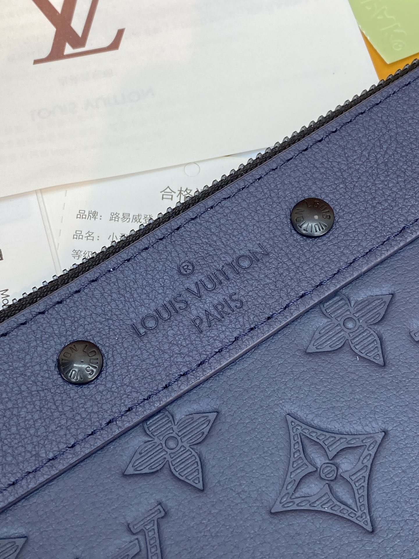  M14914 新压花深蓝！Pochette To-Go 手拿包取材 Monogram Shadow 压