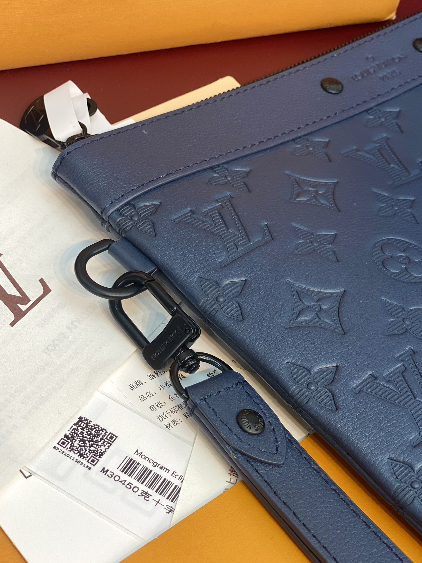  M14914 新压花深蓝！Pochette To-Go 手拿包取材 Monogram Shadow 压