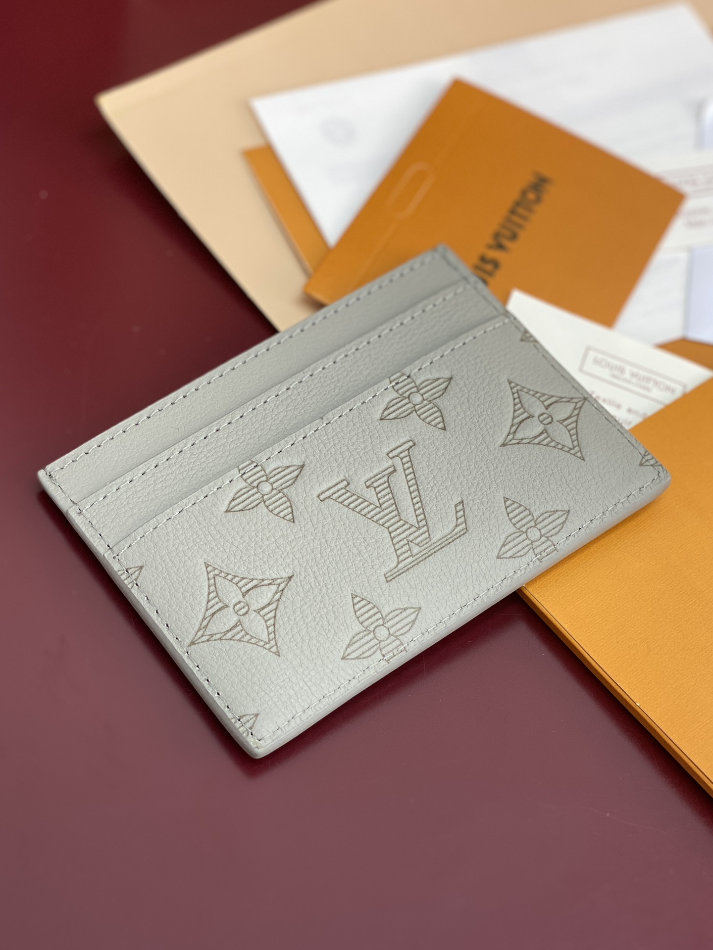  M14791 新压花冰灰！（采用头层牛皮制作） 此款采用全新Monogram Eclipse涂层帆布材