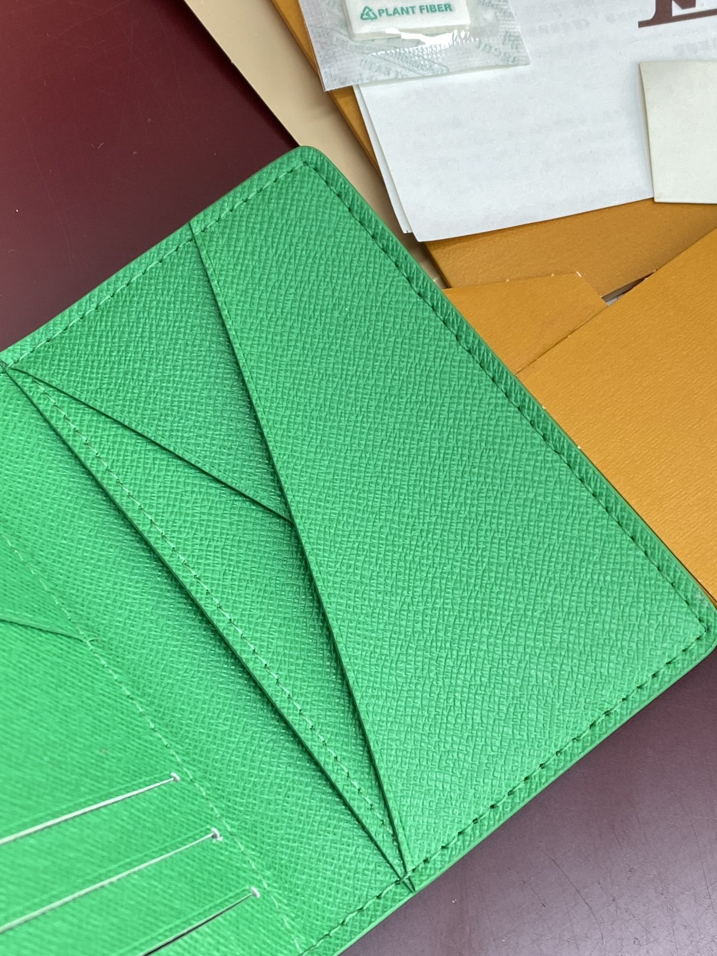 M14880 卡包！棒球绿色！口袋钱夹、本款口袋钱夹取材 Colored Monogram 帆布，将写实