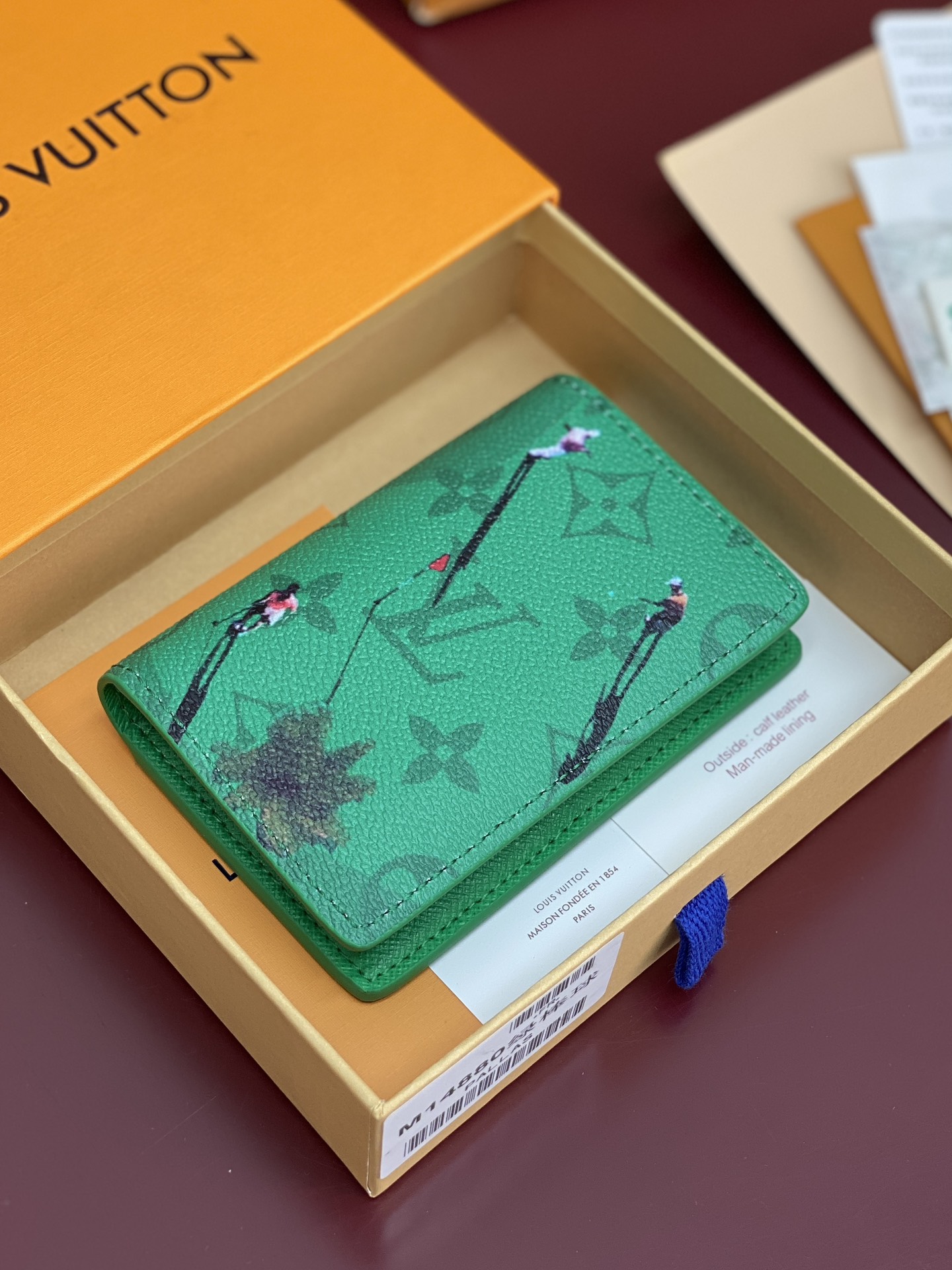 M14880 卡包！棒球绿色！口袋钱夹、本款口袋钱夹取材 Colored Monogram 帆布，将写实