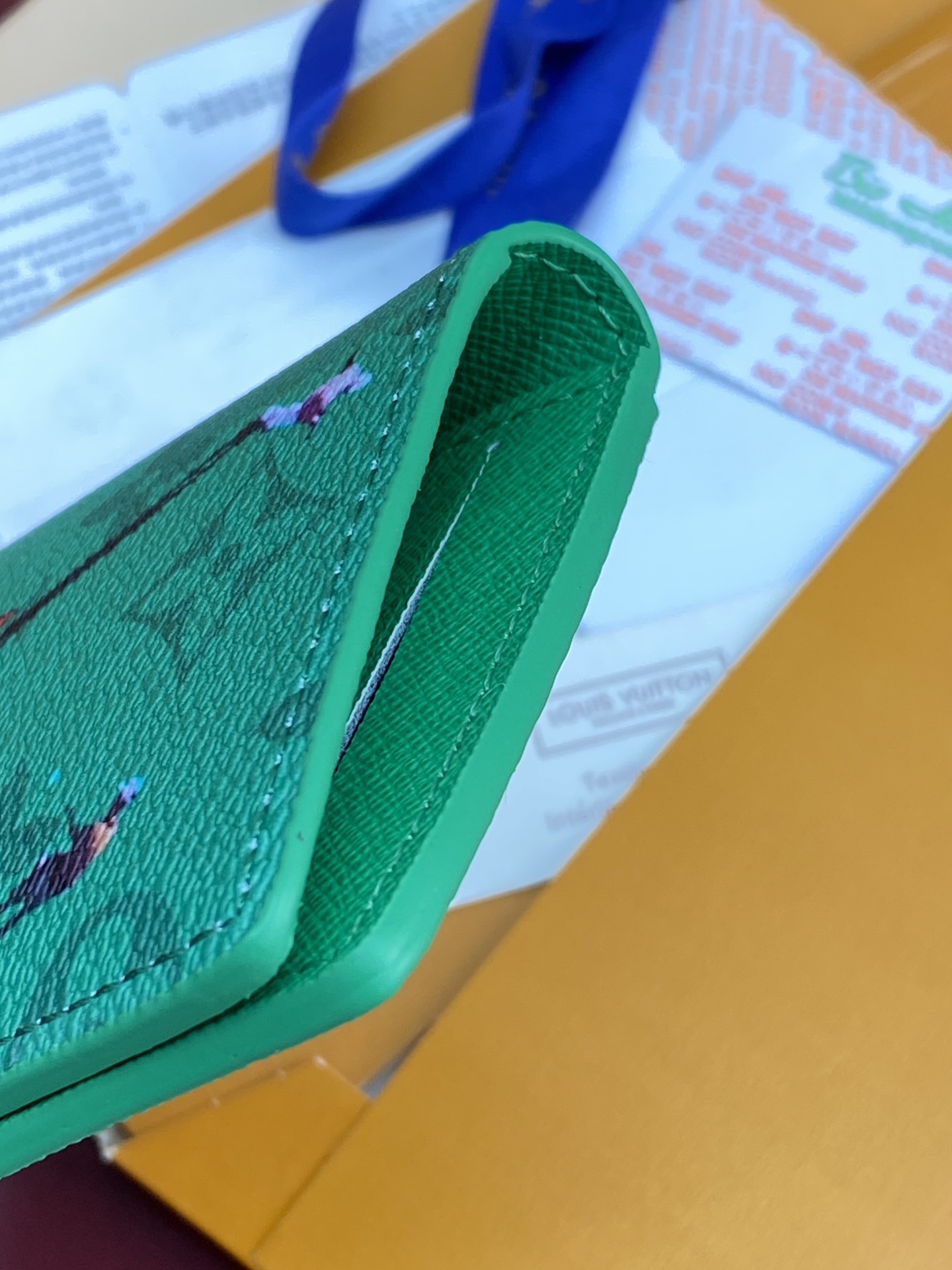M14880 卡包！棒球绿色！口袋钱夹、本款口袋钱夹取材 Colored Monogram 帆布，将写实