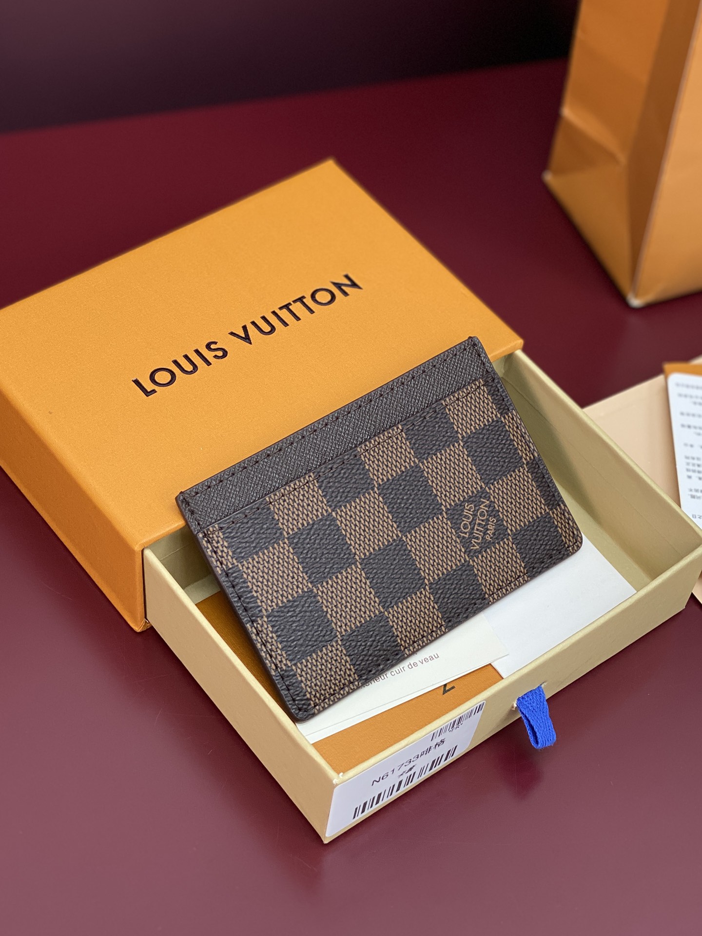 NO:339499,Super N61733 Coffee Grid!  Card holder: One inner mezzanine for larger cards. Two outer mezzanines can accommodate credit cards, ride cards and other various cards size 11*7cm, LV wallet/handbag, louis vuitton19860909特级 N61733 啡格！卡片夹卡套 一个内夹层供放较大的卡片 两个外夹层可供放信用卡、乘车卡等各式卡片size11*7cm,LV钱夹/手包,louis vuitton,Bag