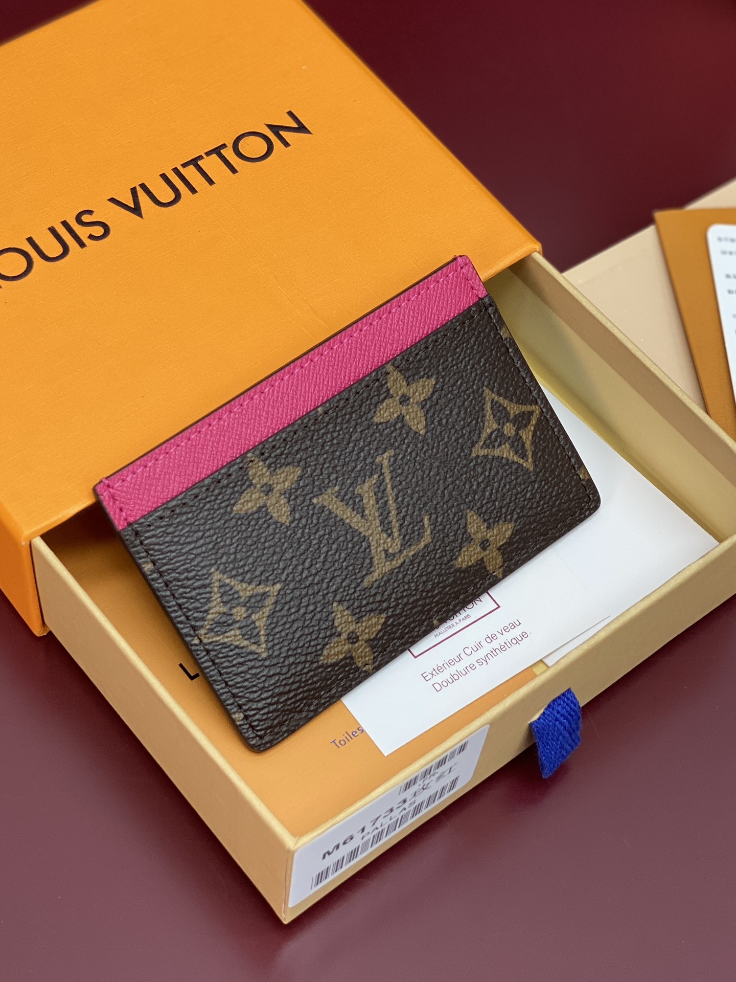 NO:339512,Special M61733 red!  Card holder: One inner mezzanine for larger cards. Two outer mezzanines can accommodate credit cards, ride cards and other various cards size 11*7cm, LV wallet/handbag, louis vuitton19860909特级 M61733 枚红！卡片夹卡套 一个内夹层供放较大的卡片 两个外夹层可供放信用卡、乘车卡等各式卡片size11*7cm,LV钱夹/手包,louis vuitton,Bag