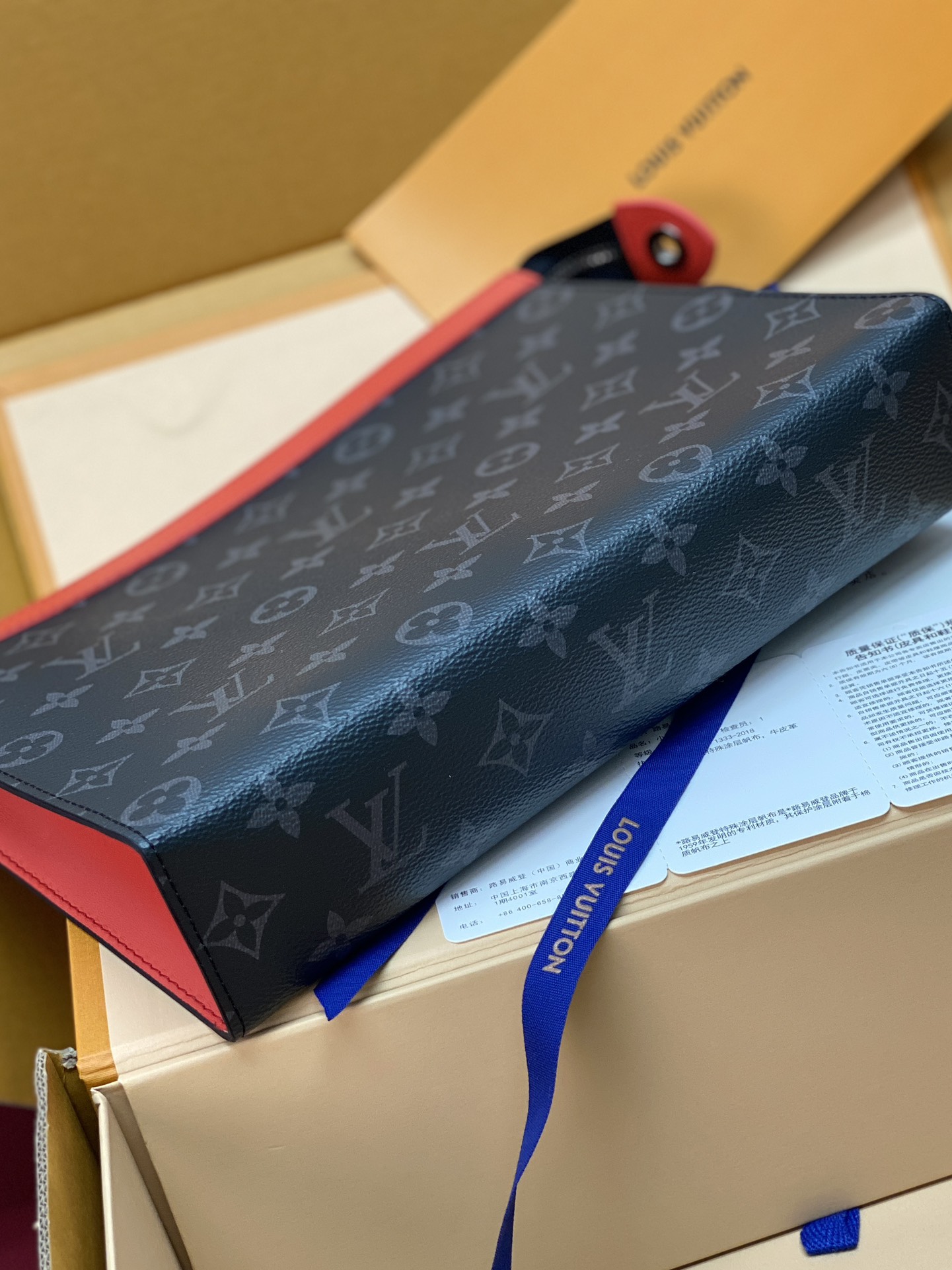 升级版本⚠️M26031橙红色！芯片版！当季新款 POCHETTE VOYAGE 中号手拿包、Poche