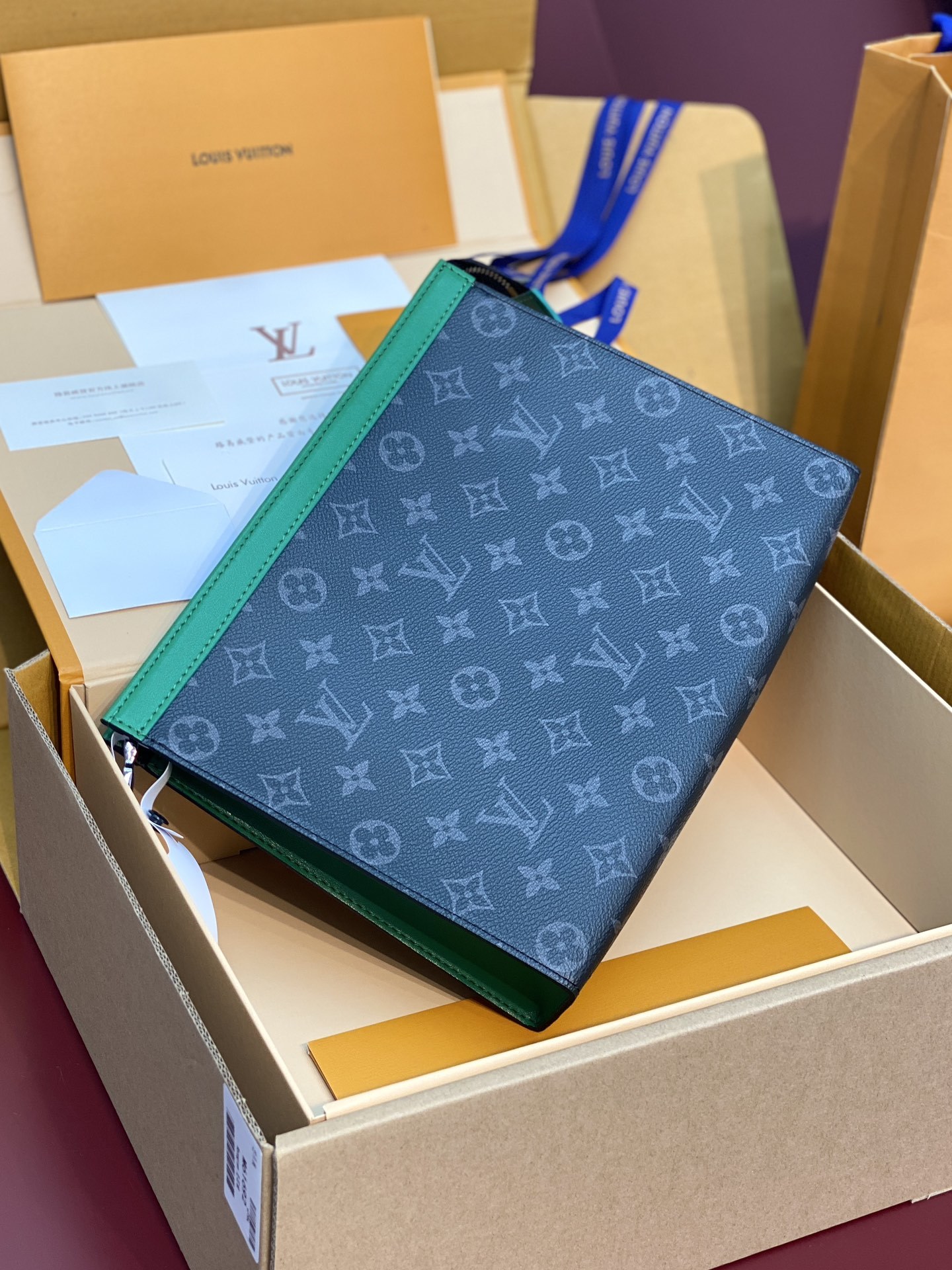 升级版本⚠️M26031 黑花绿!芯片版!当季新款 POCHETTE VOYAGE 中号手拿包、Poch