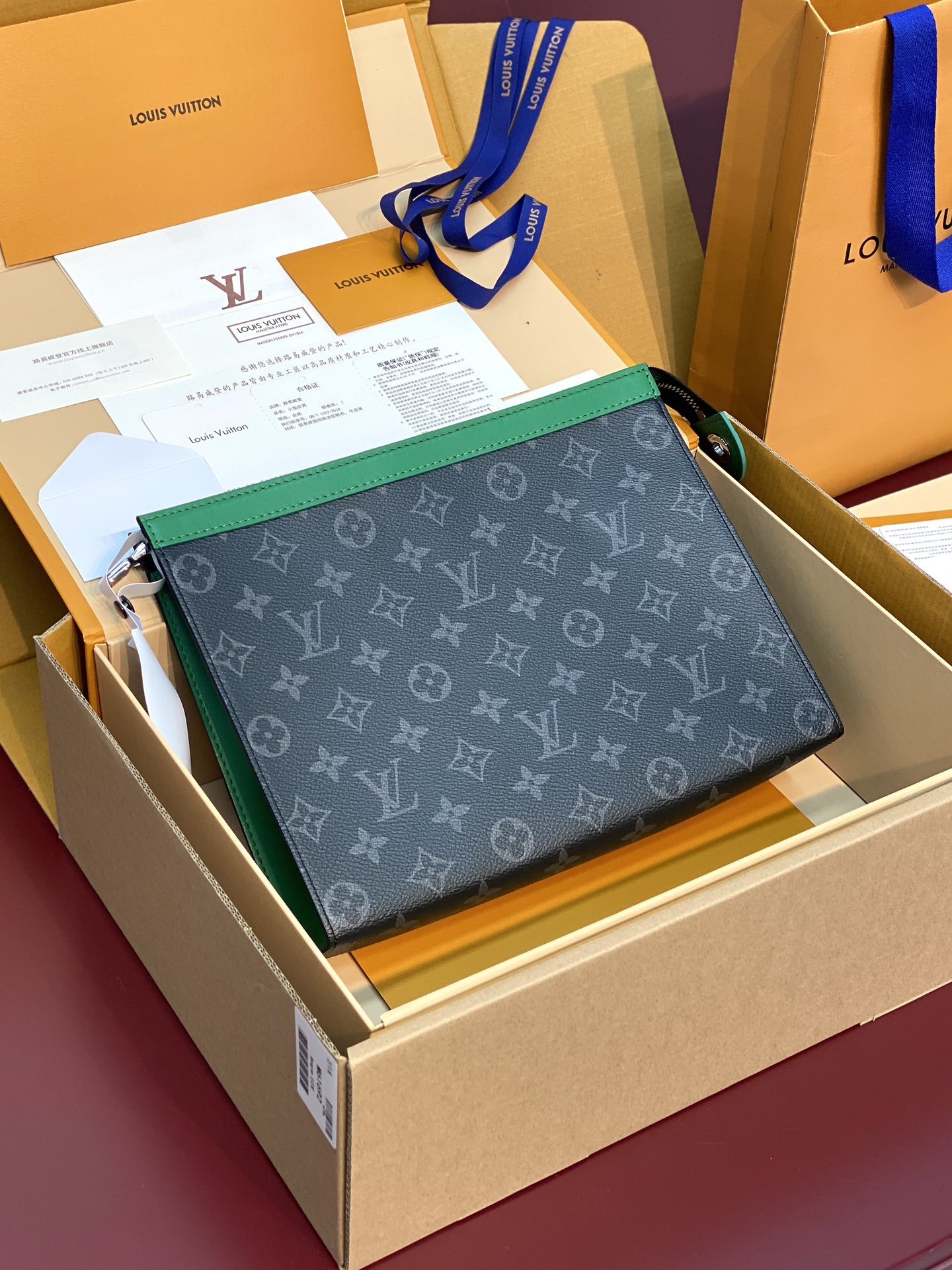 升级版本⚠️M26031 黑花绿!芯片版!当季新款 POCHETTE VOYAGE 中号手拿包、Poch