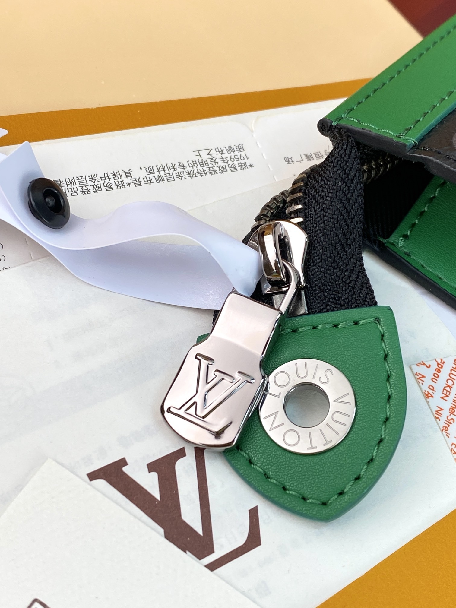 升级版本⚠️M26031 黑花绿!芯片版!当季新款 POCHETTE VOYAGE 中号手拿包、Poch