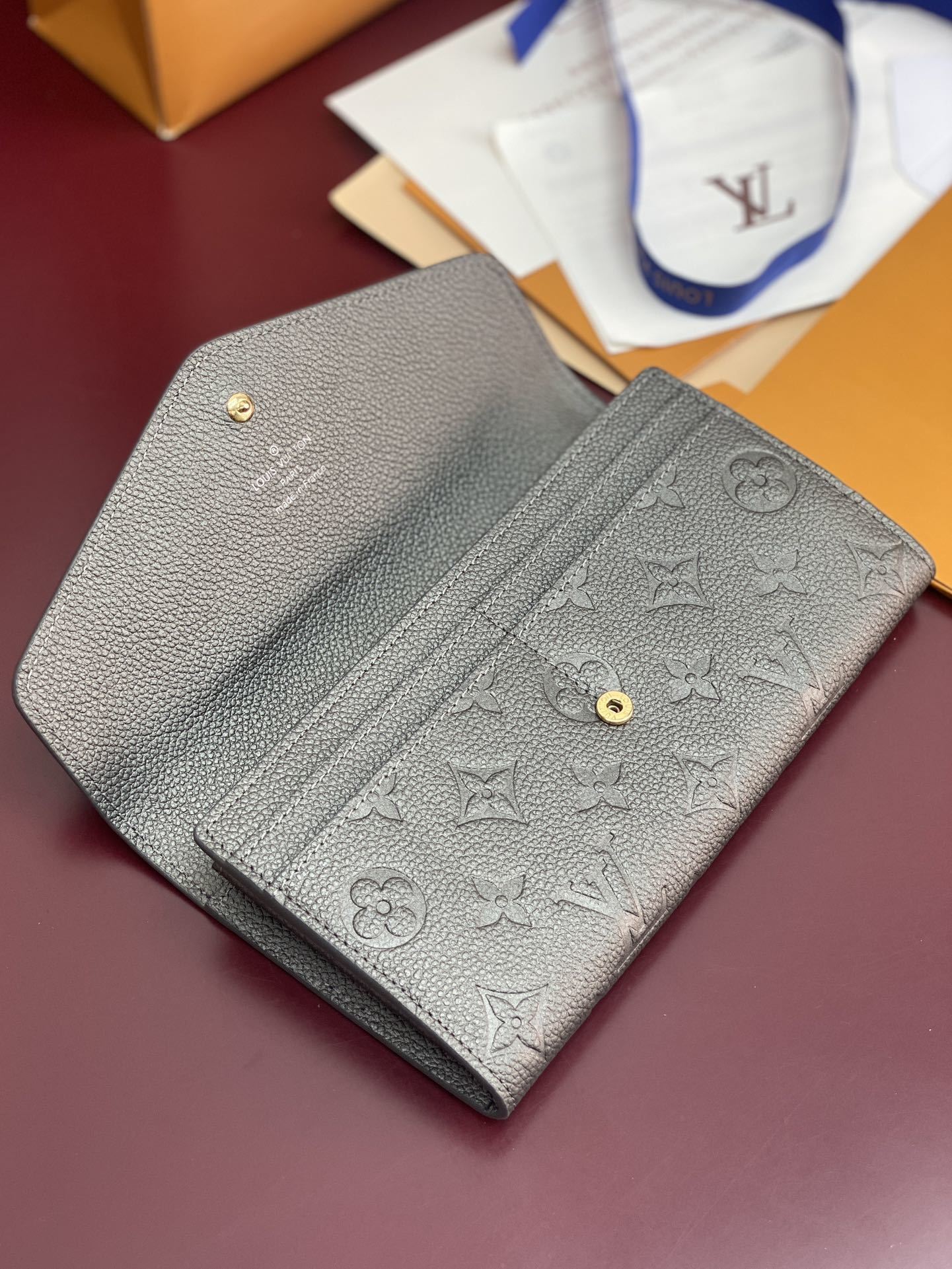 M12172 珠光灰!(采用进口头层牛皮制作❗️❗️) Sarah 錢!這款LV Ski系列的「閃亮」版