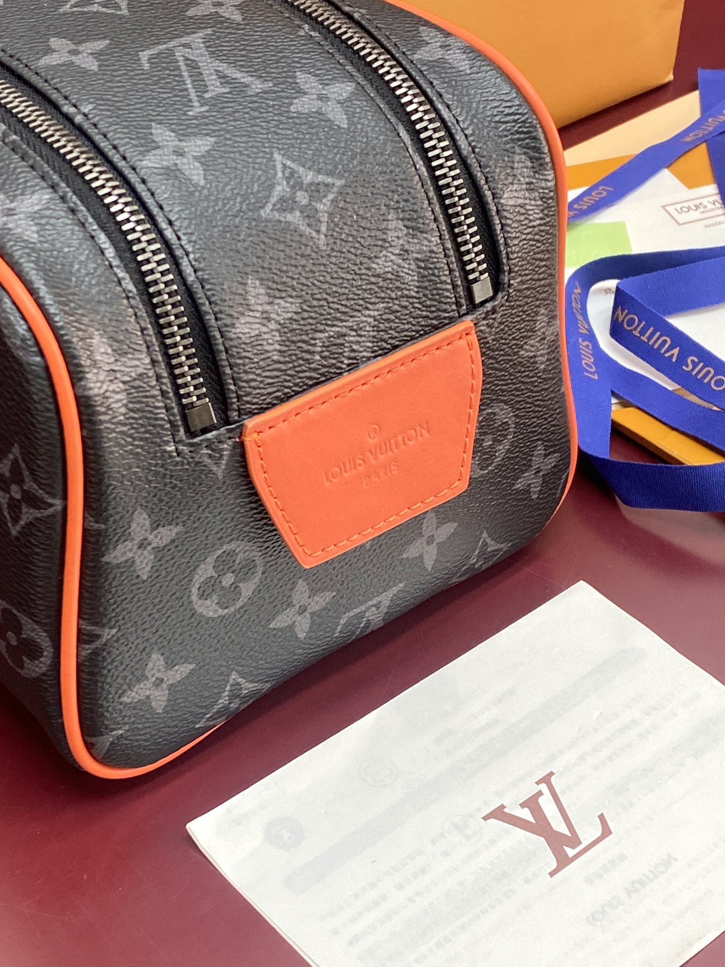 M15246 黑花橙！芯片版！当季新款DOPP KIT 盥洗袋、本款 Dopp Kit 盥洗袋取材 Mo