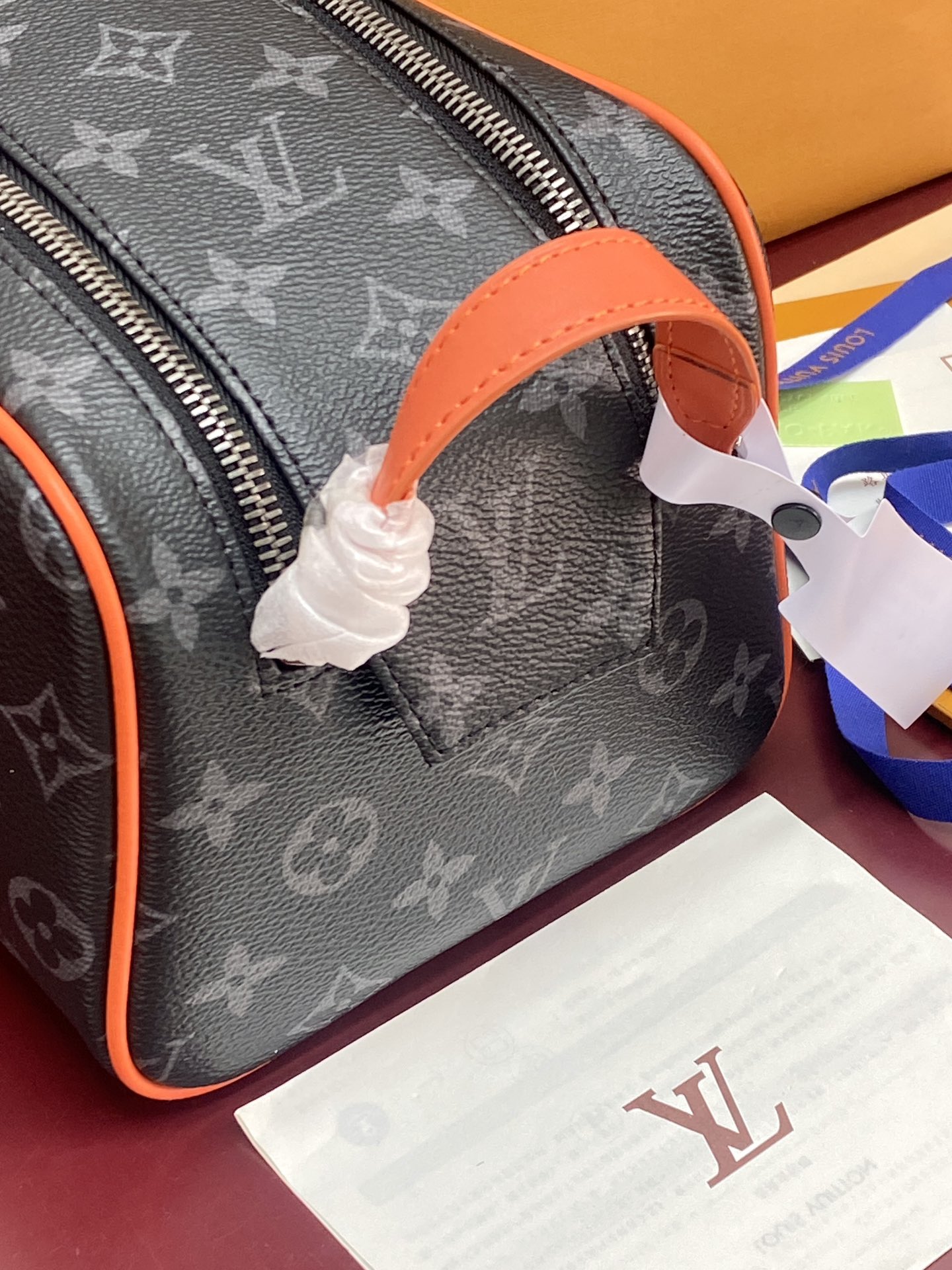 M15246 黑花橙！芯片版！当季新款DOPP KIT 盥洗袋、本款 Dopp Kit 盥洗袋取材 Mo