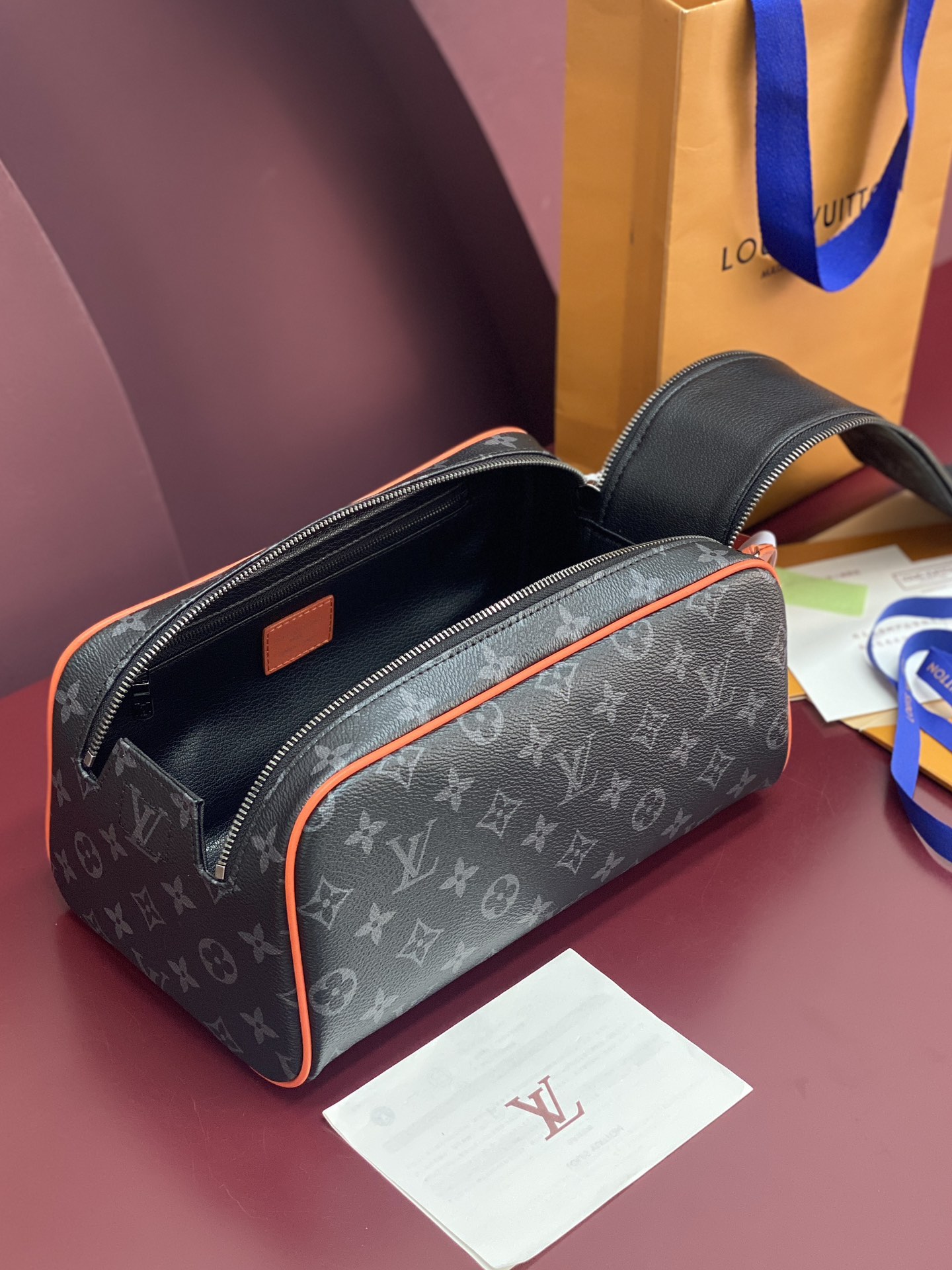 M15246 黑花橙！芯片版！当季新款DOPP KIT 盥洗袋、本款 Dopp Kit 盥洗袋取材 Mo