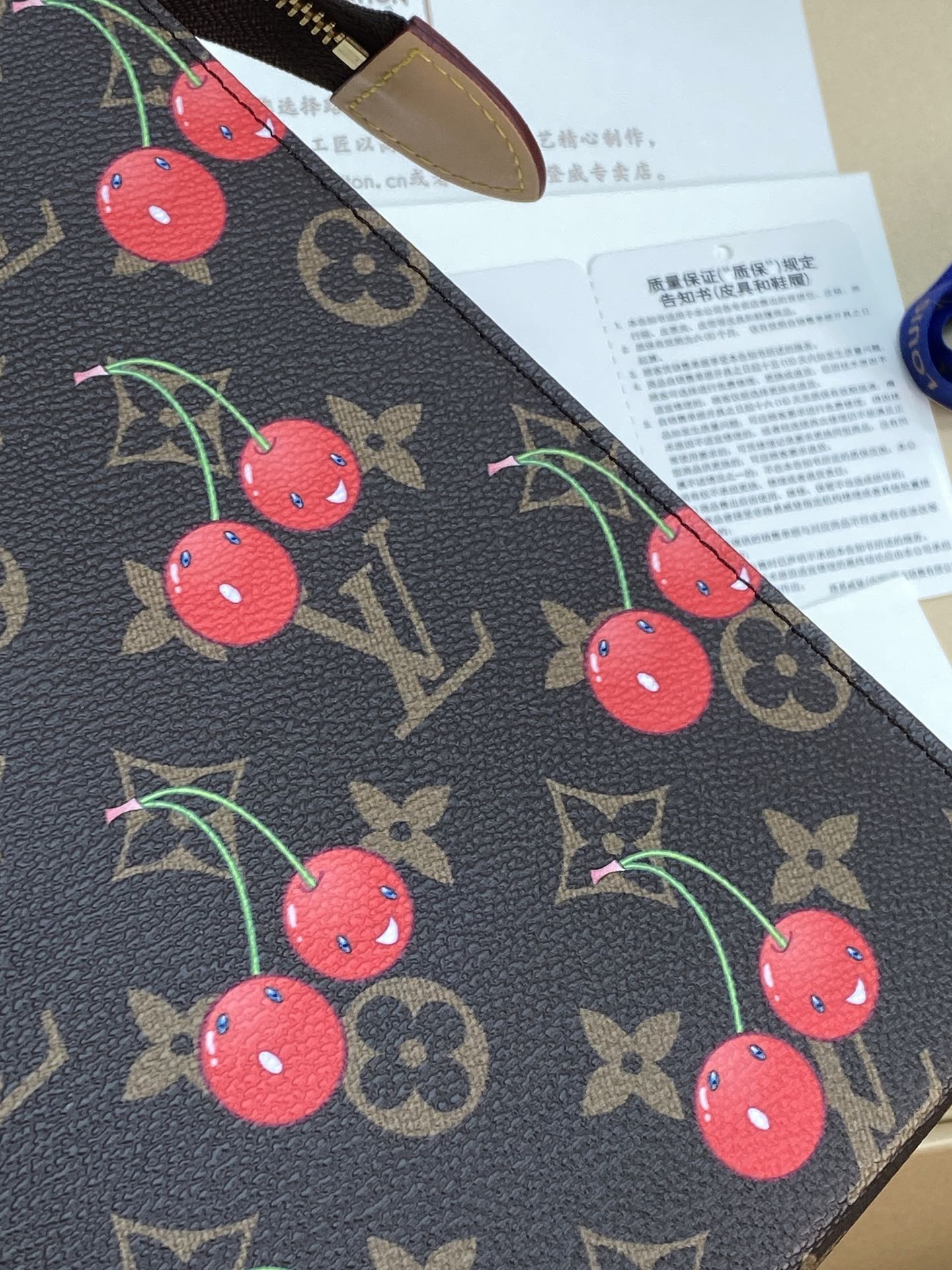 升级版本⚠️M14372 樱桃！芯片版！LV x TM 盥洗袋、本款盥洗袋以经典 Monogram 涂层