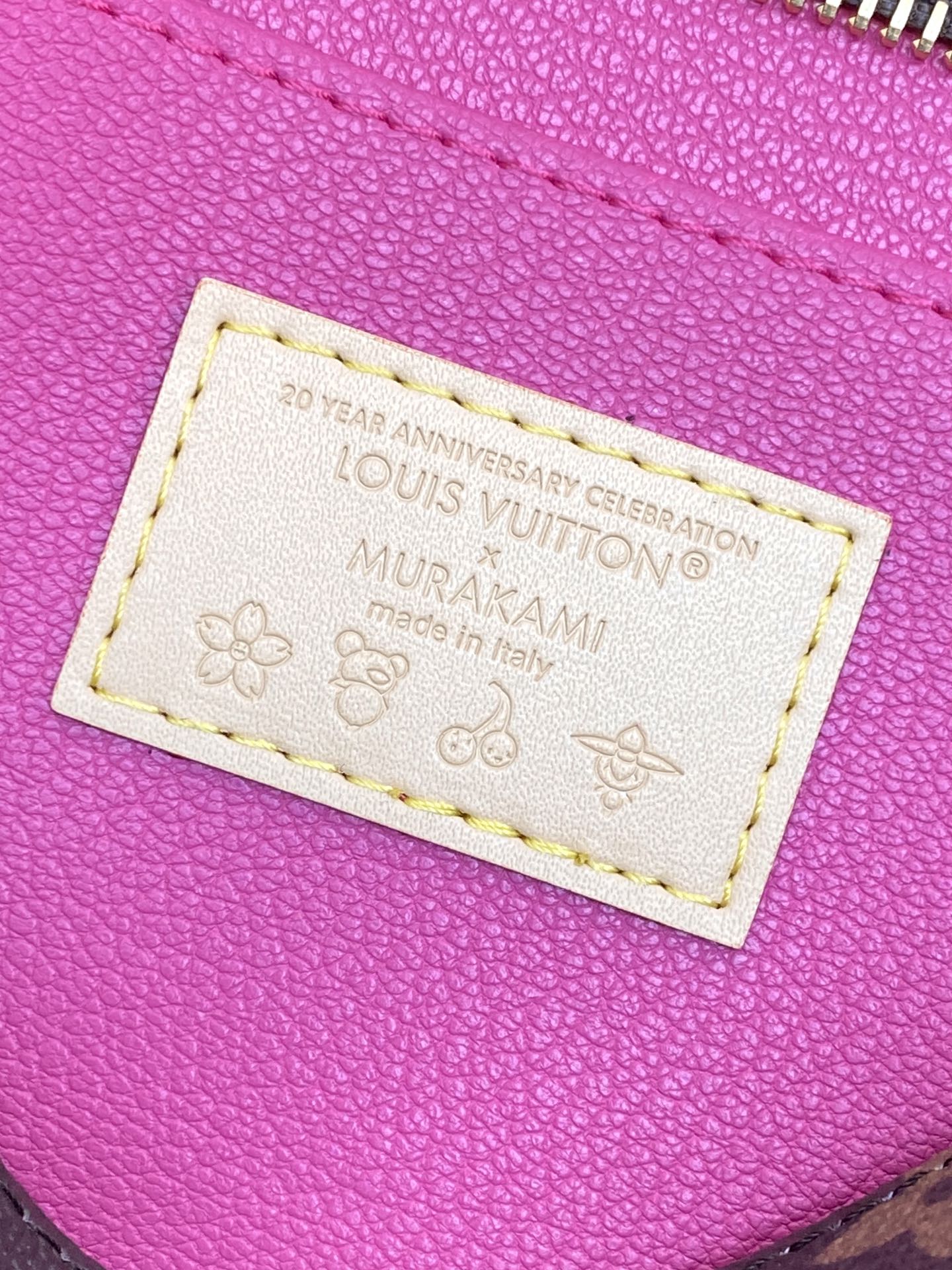 升级版本⚠️M14372 樱桃！芯片版！LV x TM 盥洗袋、本款盥洗袋以经典 Monogram 涂层