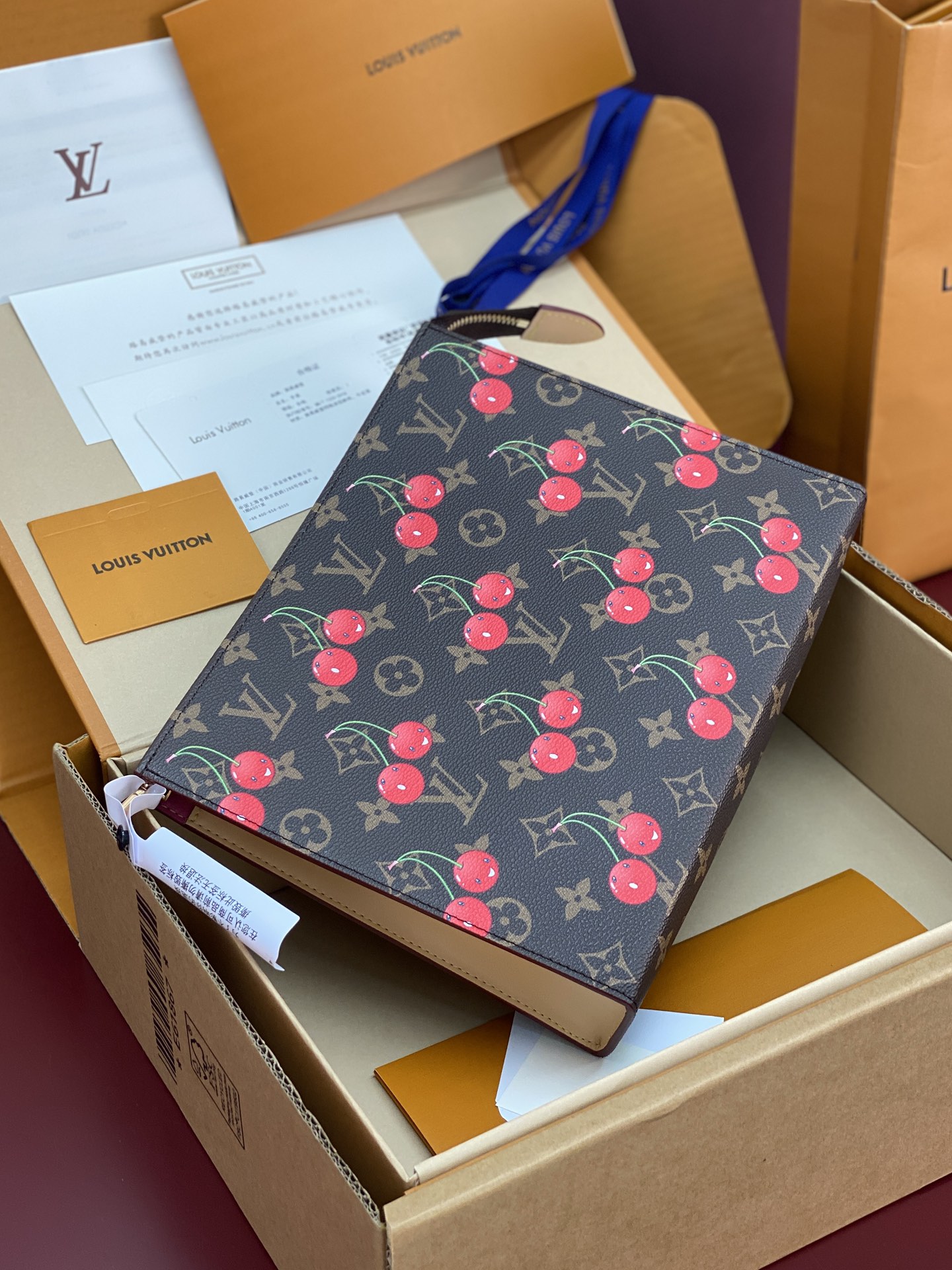 升级版本⚠️M14372 樱桃！芯片版！LV x TM 盥洗袋、本款盥洗袋以经典 Monogram 涂层