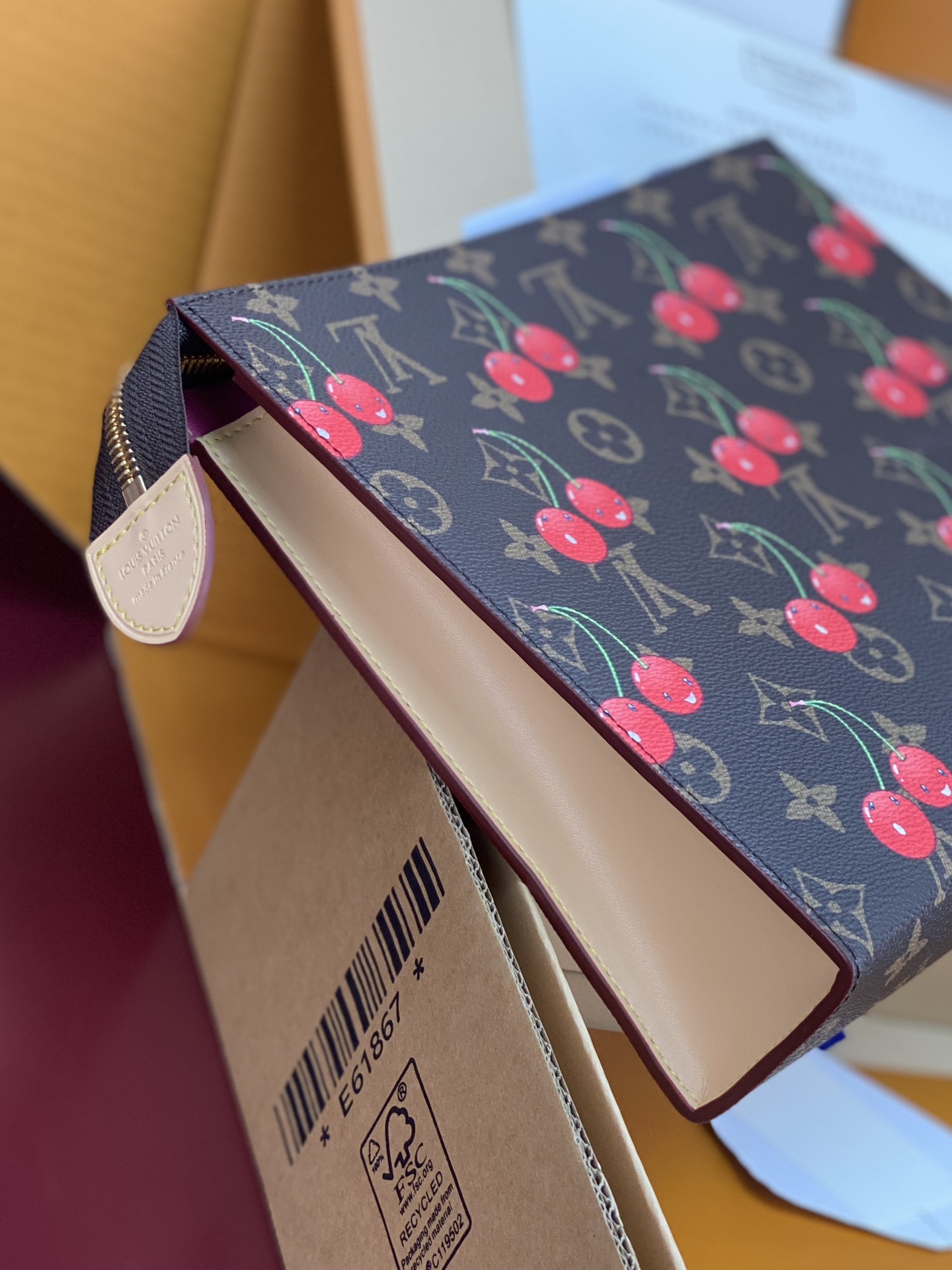 升级版本⚠️M14372 樱桃！芯片版！LV x TM 盥洗袋、本款盥洗袋以经典 Monogram 涂层
