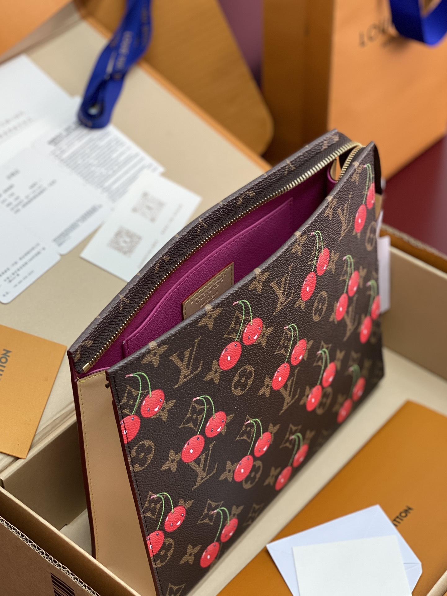 升级版本⚠️M14372 樱桃！芯片版！LV x TM 盥洗袋、本款盥洗袋以经典 Monogram 涂层