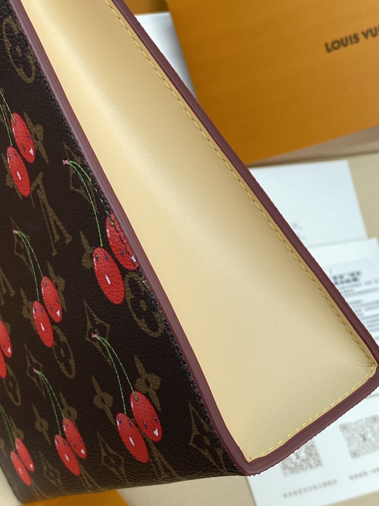 升级版本⚠️M14372 樱桃！芯片版！LV x TM 盥洗袋、本款盥洗袋以经典 Monogram 涂层