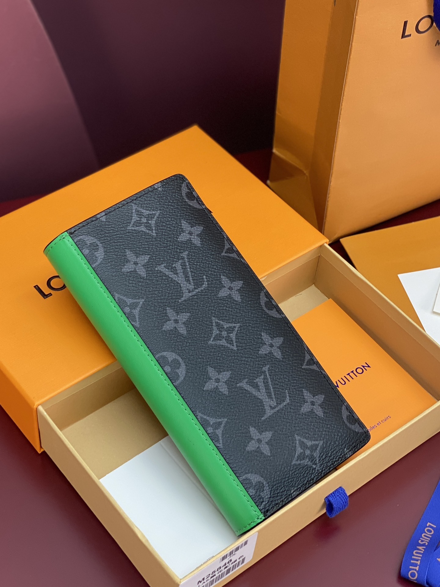 M25846 绿色!BRAZZA 钱夹、本款 Brazza 钱夹拥有经典 Monogram Eclips