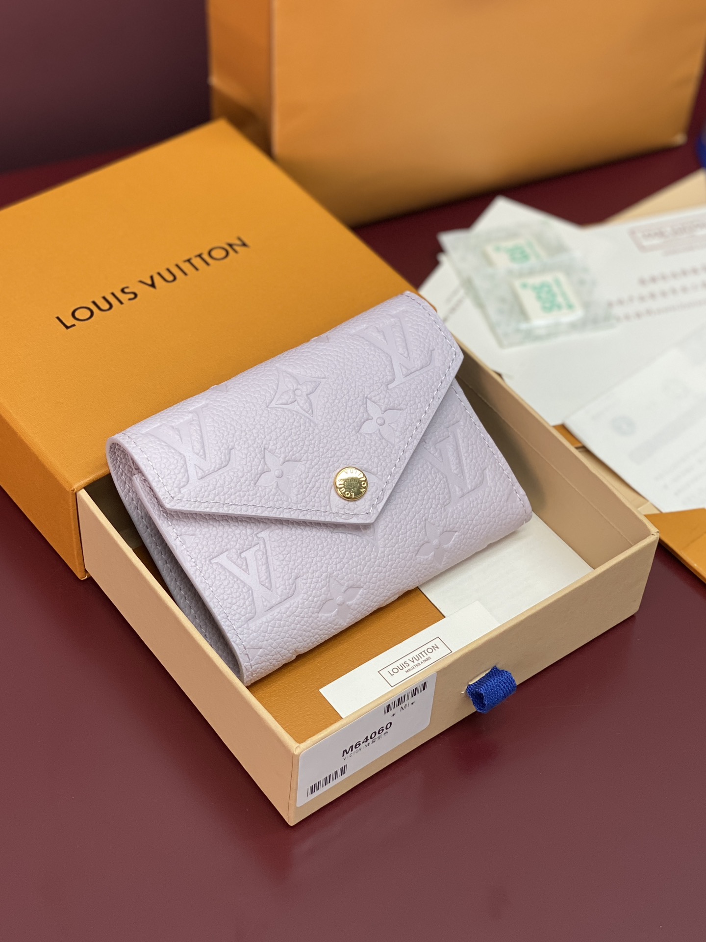 NO:673102,M64060 Fog Purple!  Changing code chip!  Wallet The Zoé wallet is made of soft Monogram Empreinte leather and is decorated with the classic Louis Vuitton Monogram embossing. It fits easily into a small bag and has enough capacity to store coins, banknotes and credit cards. 12x9cm., LV wallet, louis vuitton, louis vuitton, wallets19860909M64060 雾紫色！变码芯片！钱夹由柔软的Monogram Empreinte皮革裁制而成的Zoé钱夹,饰有经典的路易威登Monogram压纹.轻松收入小号包袋的尺寸,足以存放硬币、纸钞与信用卡的容量.12x9cm.,LV钱包,louis vuitton,louis vuitton,wallets,欧美剧