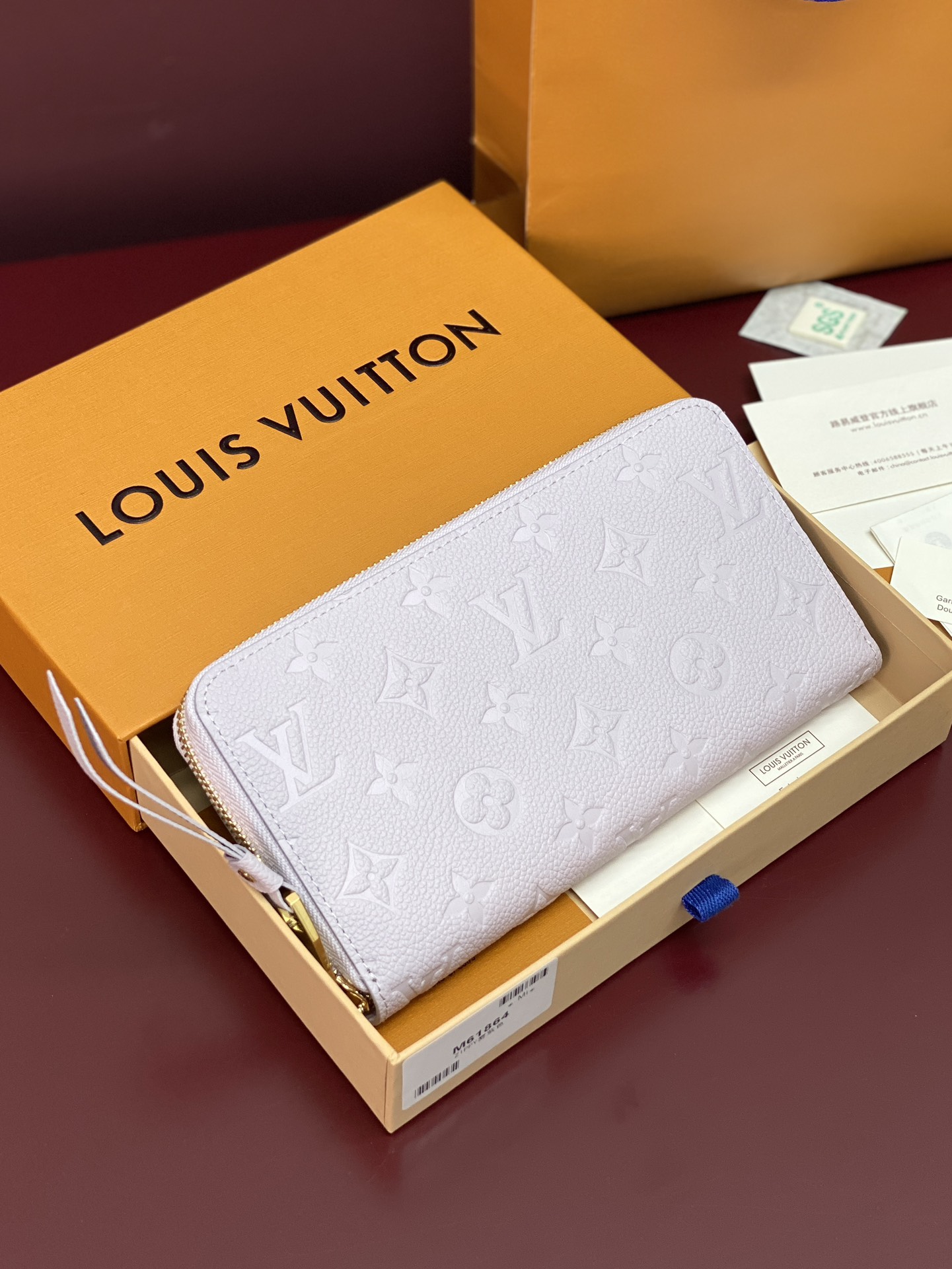 NO:673126,M61864 Fog purple!  Changing code chip!  The classic Zippy zipper wallet is made of exquisite and soft Monogram Empreinte leather. It has spacious capacity and exquisite gold accessories. It shows elegance in a low-key manner. size 19.5X10cm, LV wallet, louis vuitton, wallets19860909M61864 雾紫色！变码芯片！ 造型经典的 Zippy 拉链钱夹以精致而柔软的 Monogram Empreinte 皮革制成 宽敞的容量和精致的金色配件 低调中尽显优雅气质 size 19.5X10cm,LV钱包,louis vuitton,wallets,欧美剧