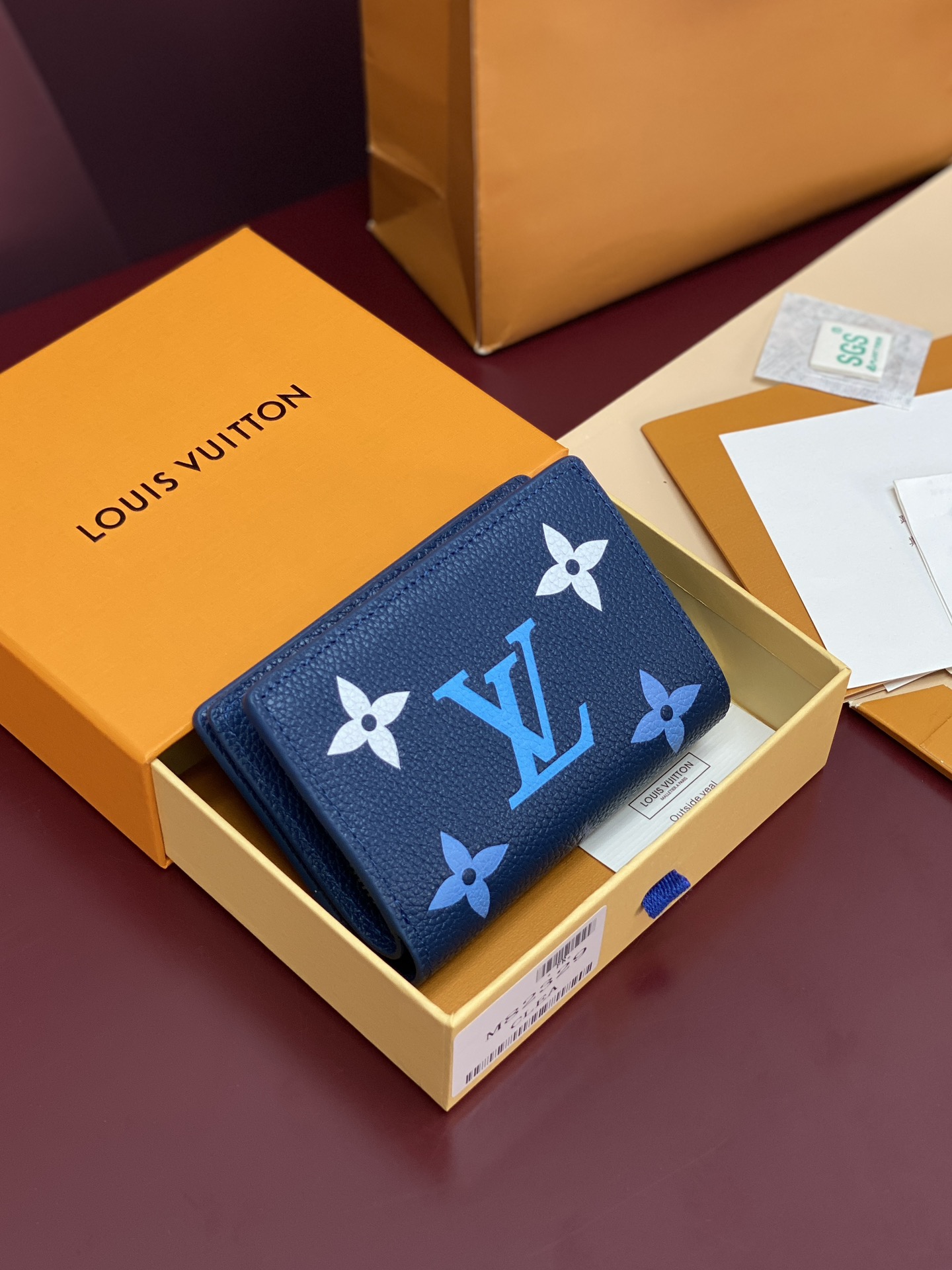 NO:673384,M82329 blue silk screen! The Cléa wallet is made of Monogram Empreinte soft grained cowhide, decorated with Louis Vuitton's signature Monogram pattern. This model is known for its stylish design, which is both compact and spacious. It has an outer pocket, a zippered coin pocket, a note compartment and six card slots size11x8.5x3.5cm.,LV wallet,louis vuitton,louis vuitton,wallets,cowhide19860909M82329 蓝色丝印！Cléa钱夹采用Monogram Empreinte柔软粒面牛皮制成,饰有路易威登标志性Monogram图案.这种型号以其时尚的设计著称,既紧凑又宽敞.它有一个外袋,一个拉链硬币袋,一个纸币隔层和六个卡槽 size11x8.5x3.5cm.,LV钱包,louis vuitton,louis vuitton,wallets,cowhide,欧美剧