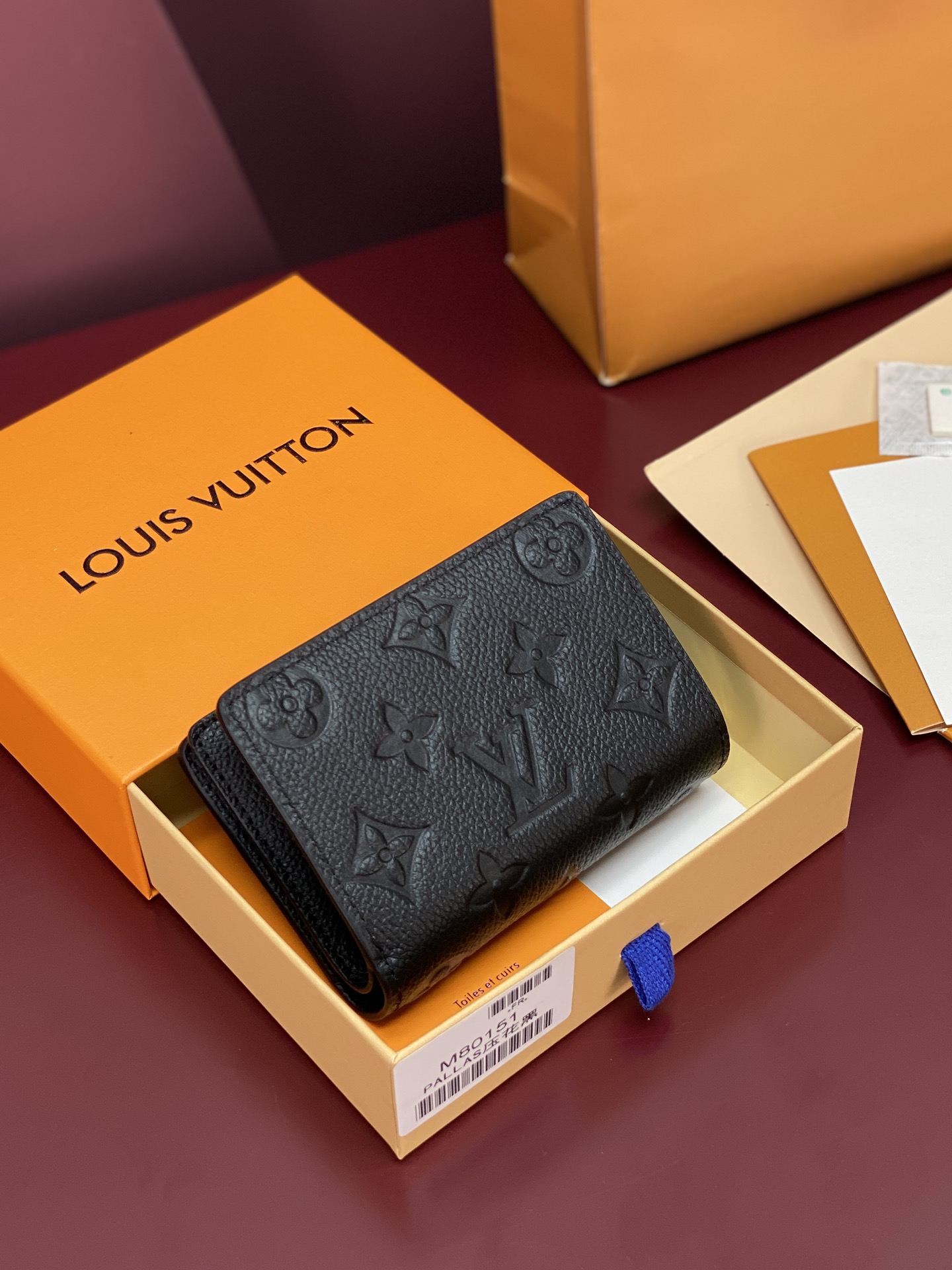 NO:673387,M80151 black embossed! The Cléa wallet is made of Monogram Empreinte soft grained cowhide, decorated with Louis Vuitton's signature Monogram pattern. This model is known for its stylish design, which is both compact and spacious. It has an outer pocket, a zippered coin pocket, a note compartment and six card slots size11x8.5x3.5cm.,LV wallet,louis vuitton,louis vuitton,wallets,cowhide19860909M80151 黑色压花！Cléa钱夹采用Monogram Empreinte柔软粒面牛皮制成,饰有路易威登标志性Monogram图案.这种型号以其时尚的设计著称,既紧凑又宽敞.它有一个外袋,一个拉链硬币袋,一个纸币隔层和六个卡槽 size11x8.5x3.5cm.,LV钱包,louis vuitton,louis vuitton,wallets,cowhide,欧美剧