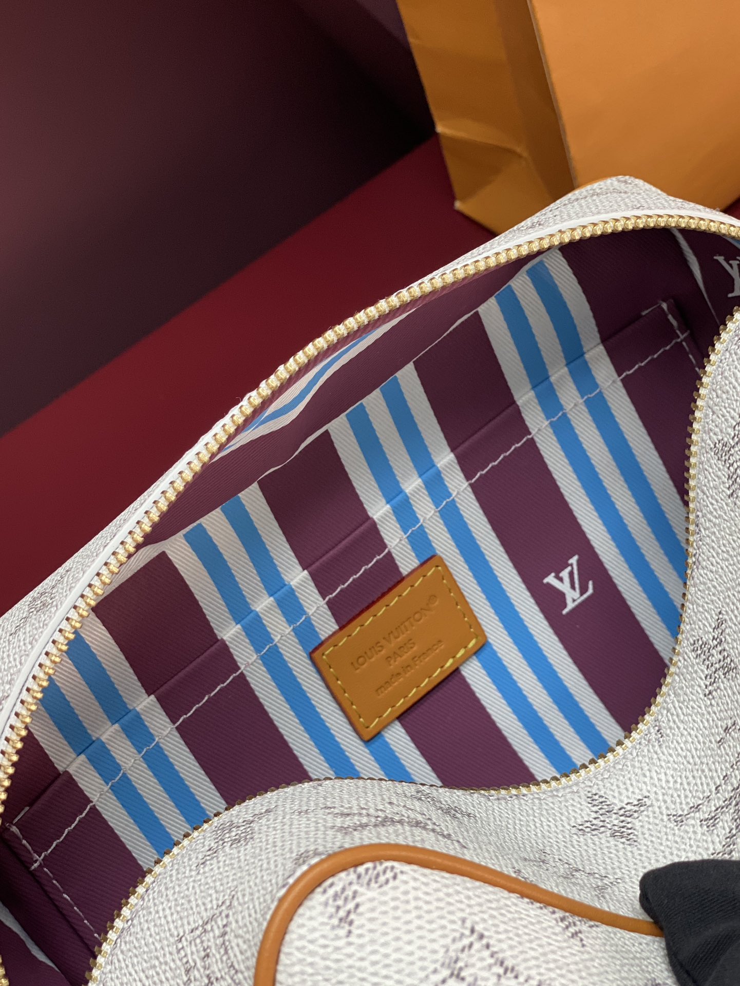 M14839 白条纹！芯版版！LOCKER DOPP KIT 盥洗袋取材 Pharrell Willia