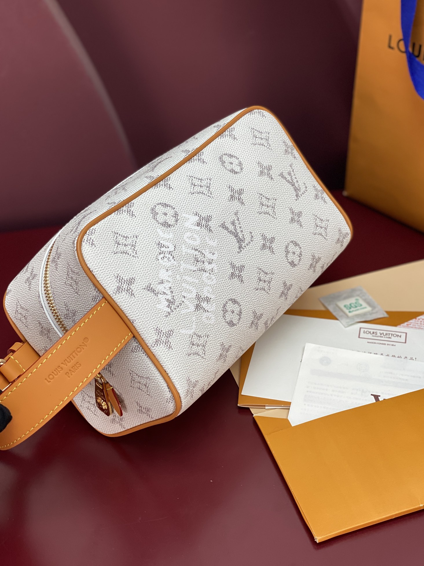 M14839 白条纹！芯版版！LOCKER DOPP KIT 盥洗袋取材 Pharrell Willia