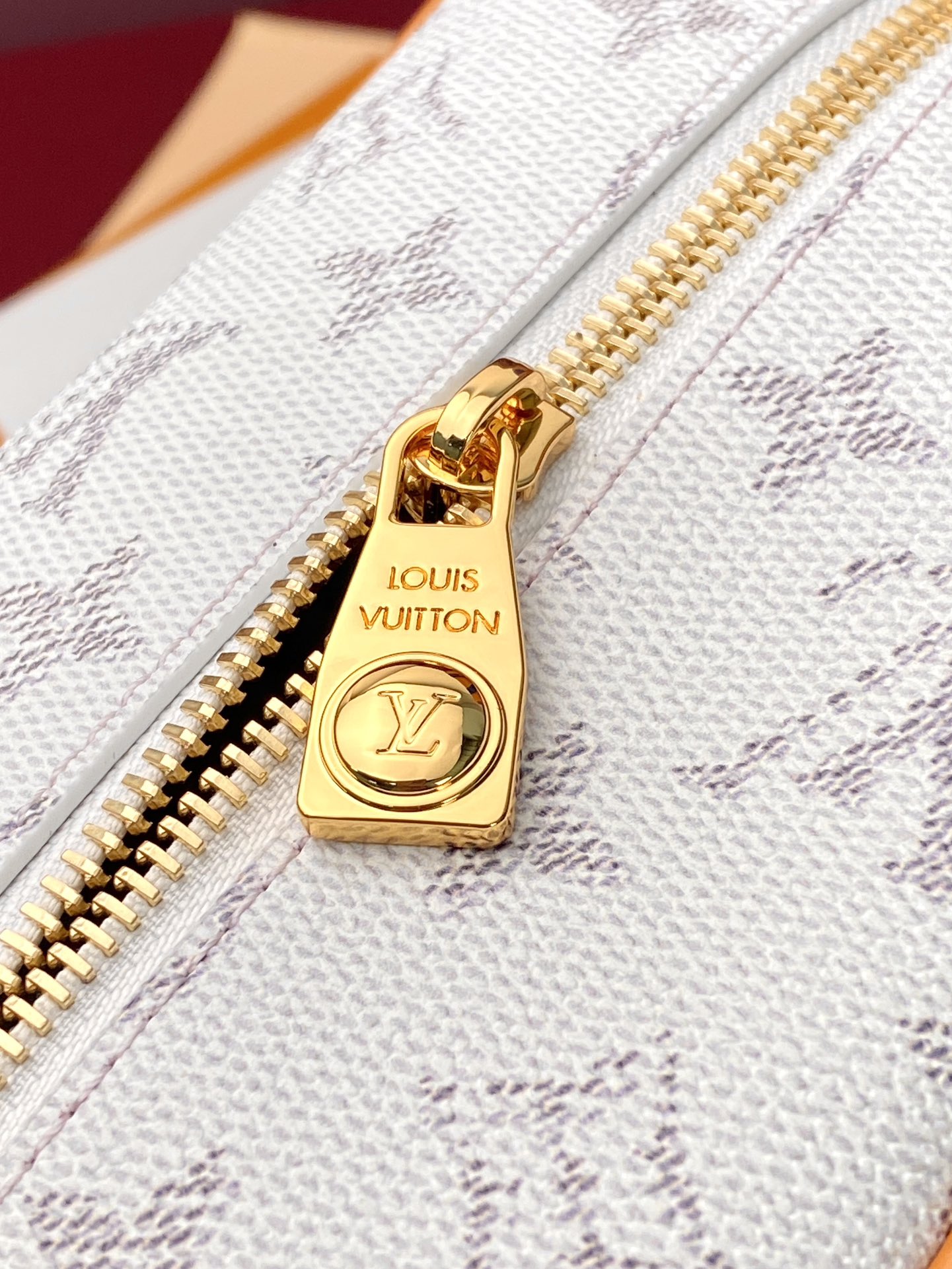 M14839 白条纹！芯版版！LOCKER DOPP KIT 盥洗袋取材 Pharrell Willia